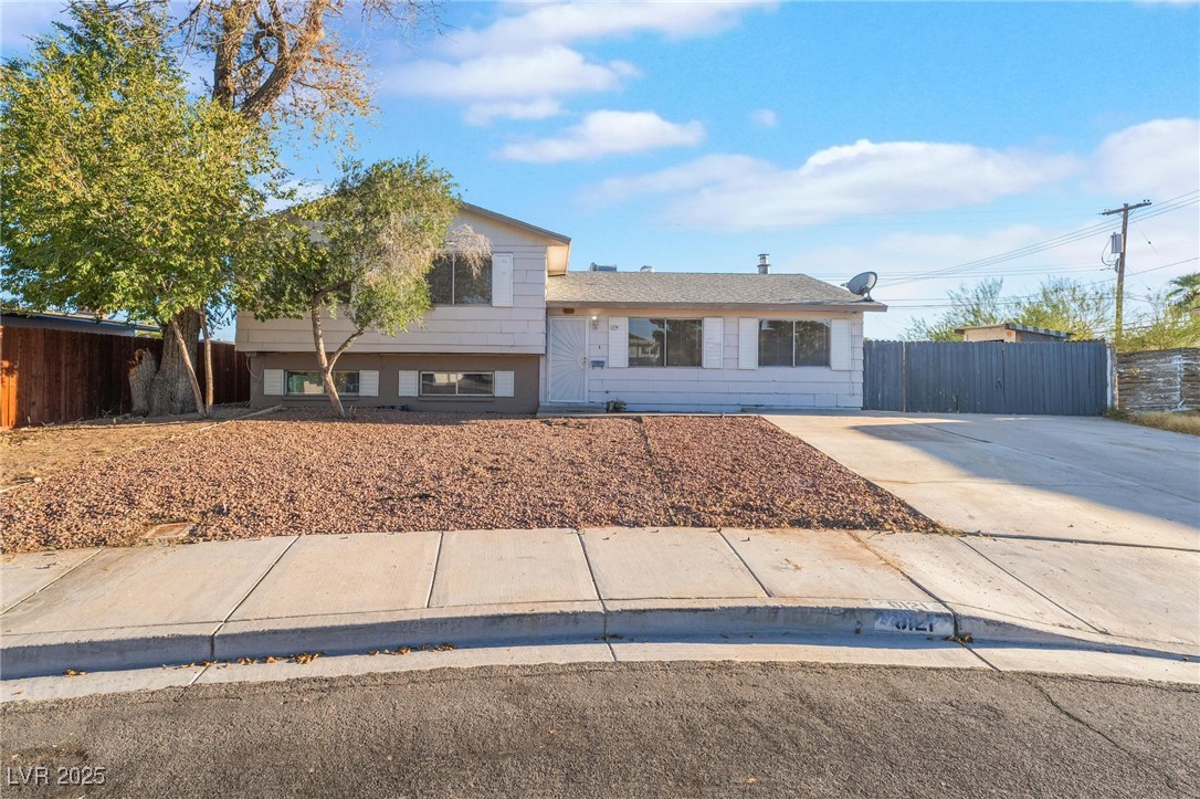 6121 Fairwood Circle