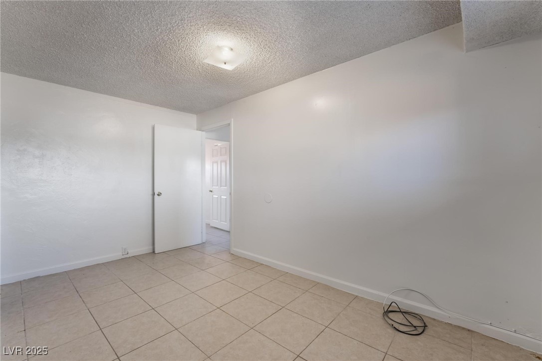 6121 Fairwood Circle