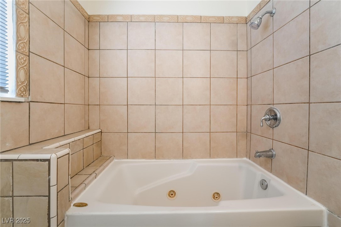 6121 Fairwood Circle