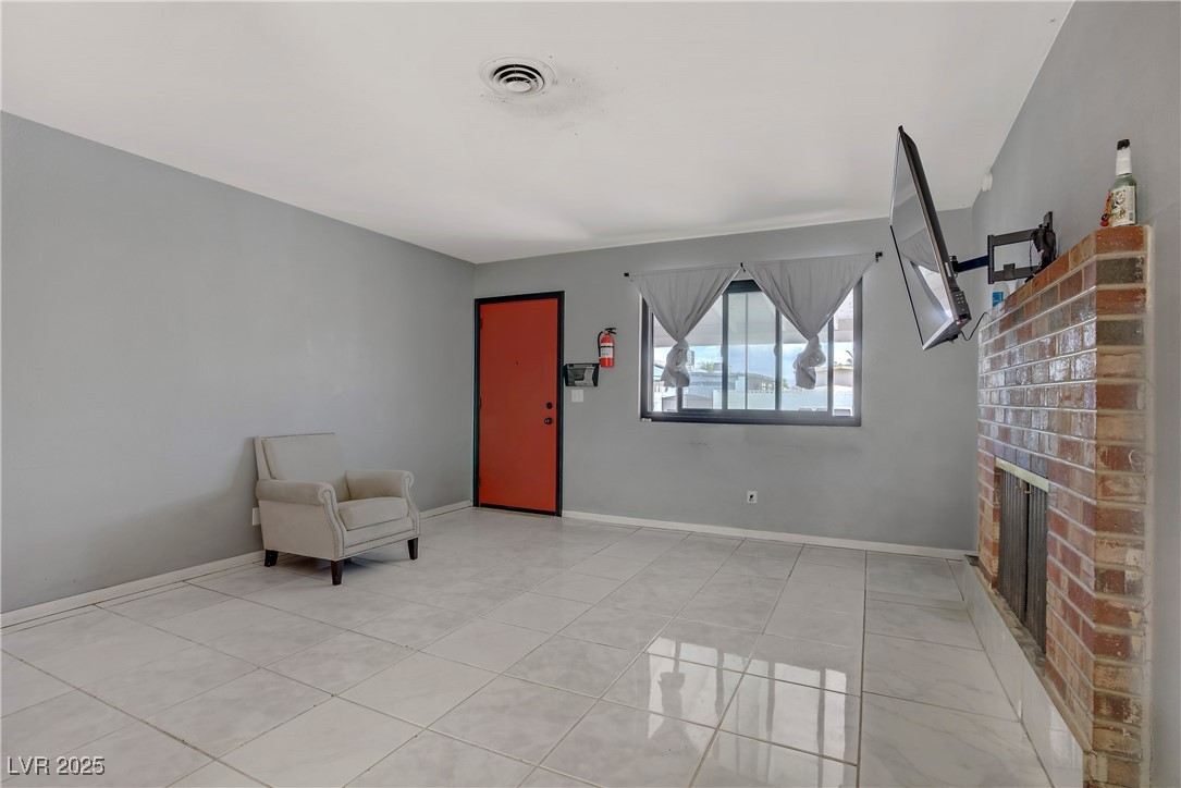 5463 Waltham Lane