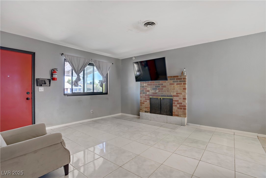 5463 Waltham Lane