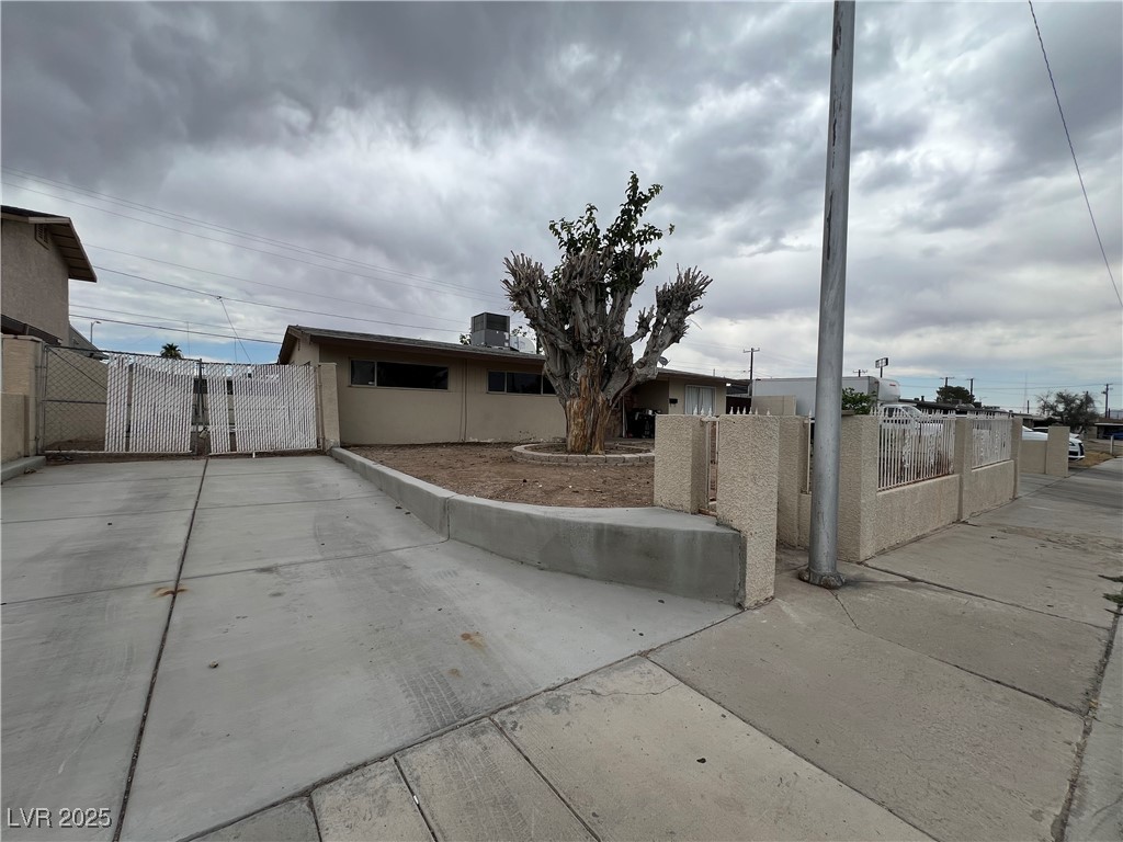 1338 Smoke Tree Avenue