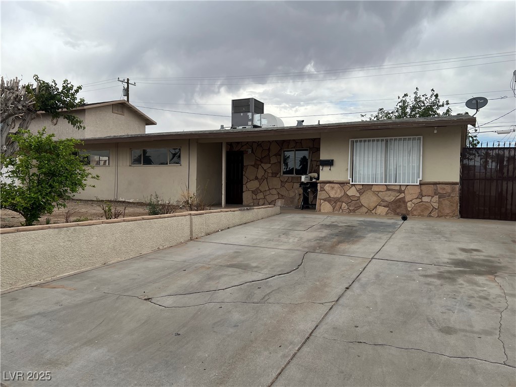 1338 Smoke Tree Avenue