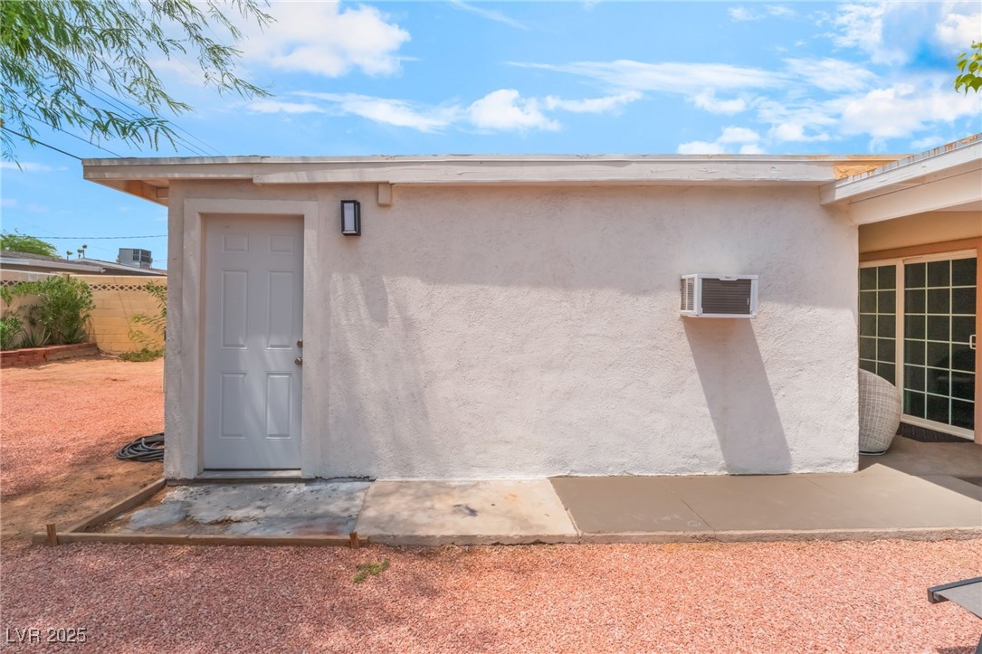 6257 Hobart Avenue