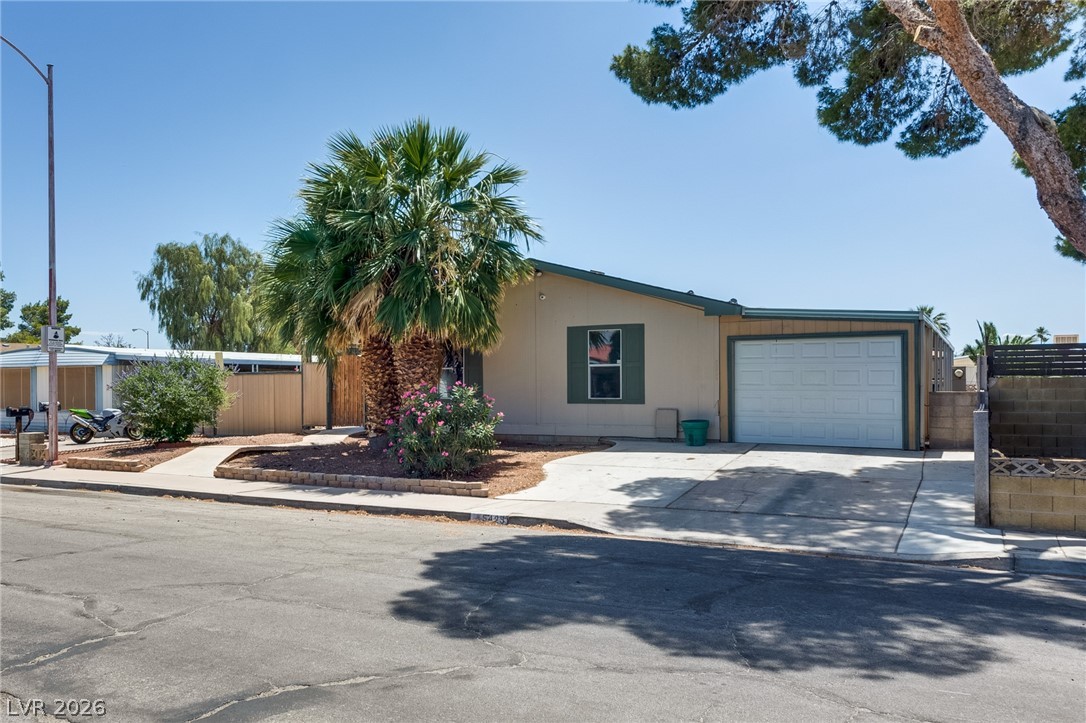 5423 North Sir Richard Drive