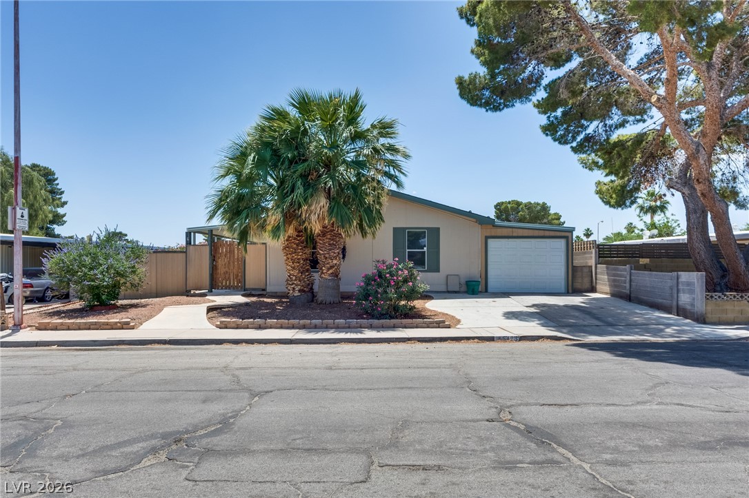 5423 North Sir Richard Drive
