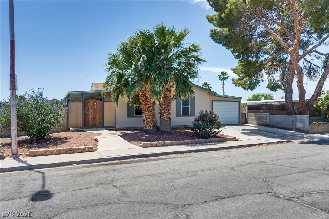 5423 North Sir Richard Drive