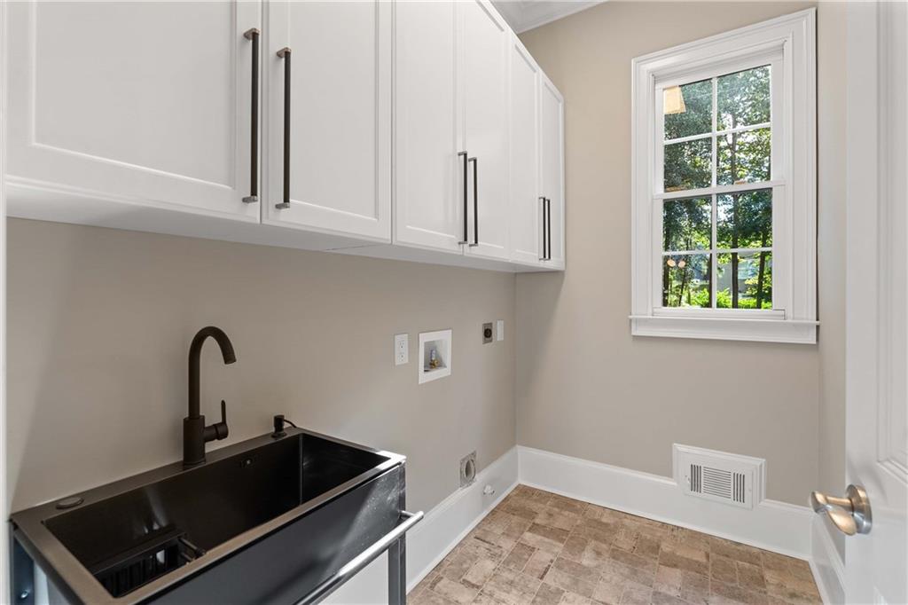 5027 Green Pine Drive