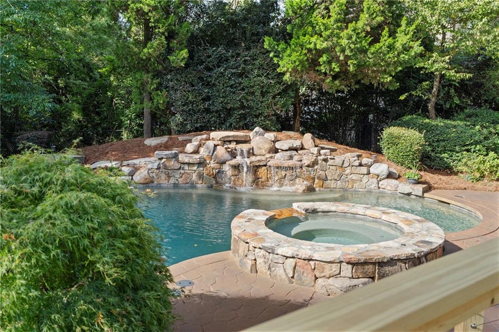5027 Green Pine Drive