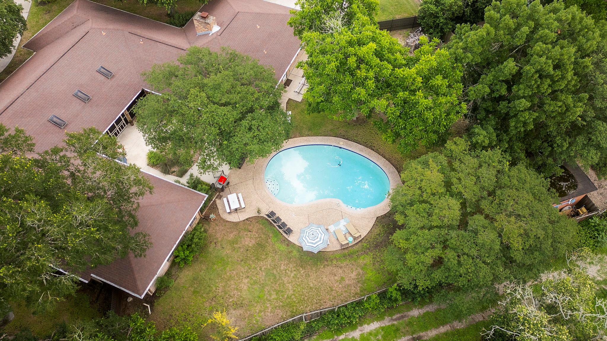 400 Hackberry ST