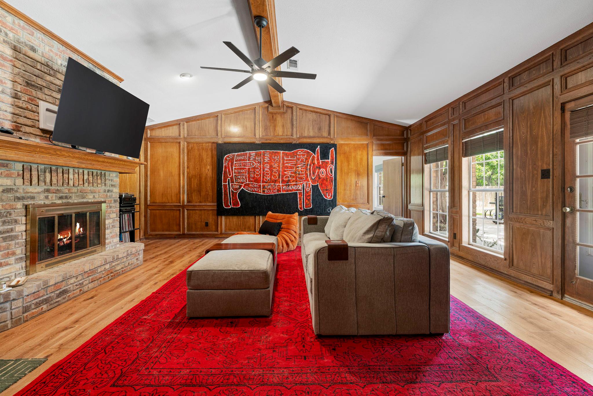 400 Hackberry ST