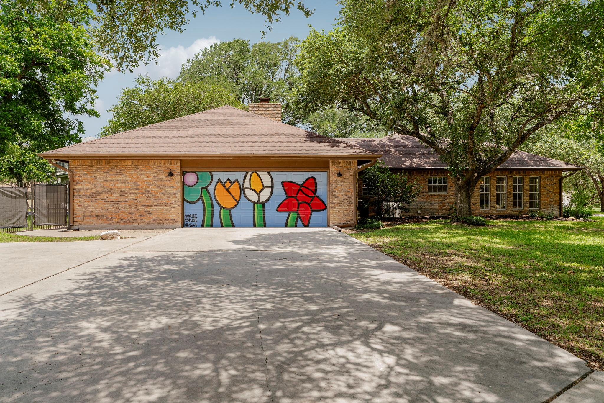 400 Hackberry ST