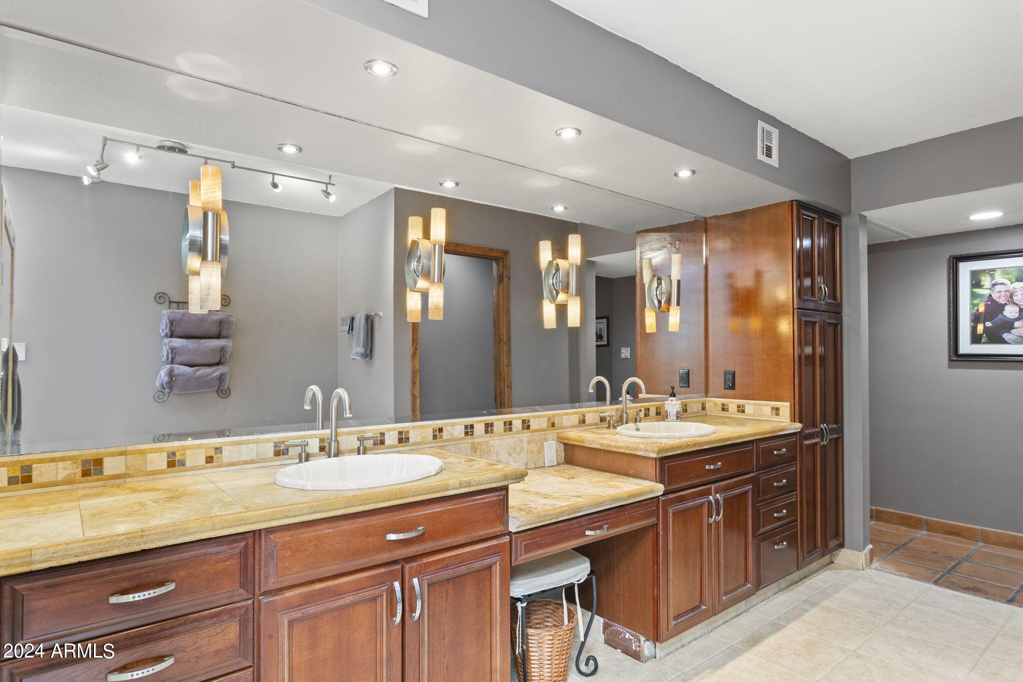 9810 E DESERT COVE Avenue