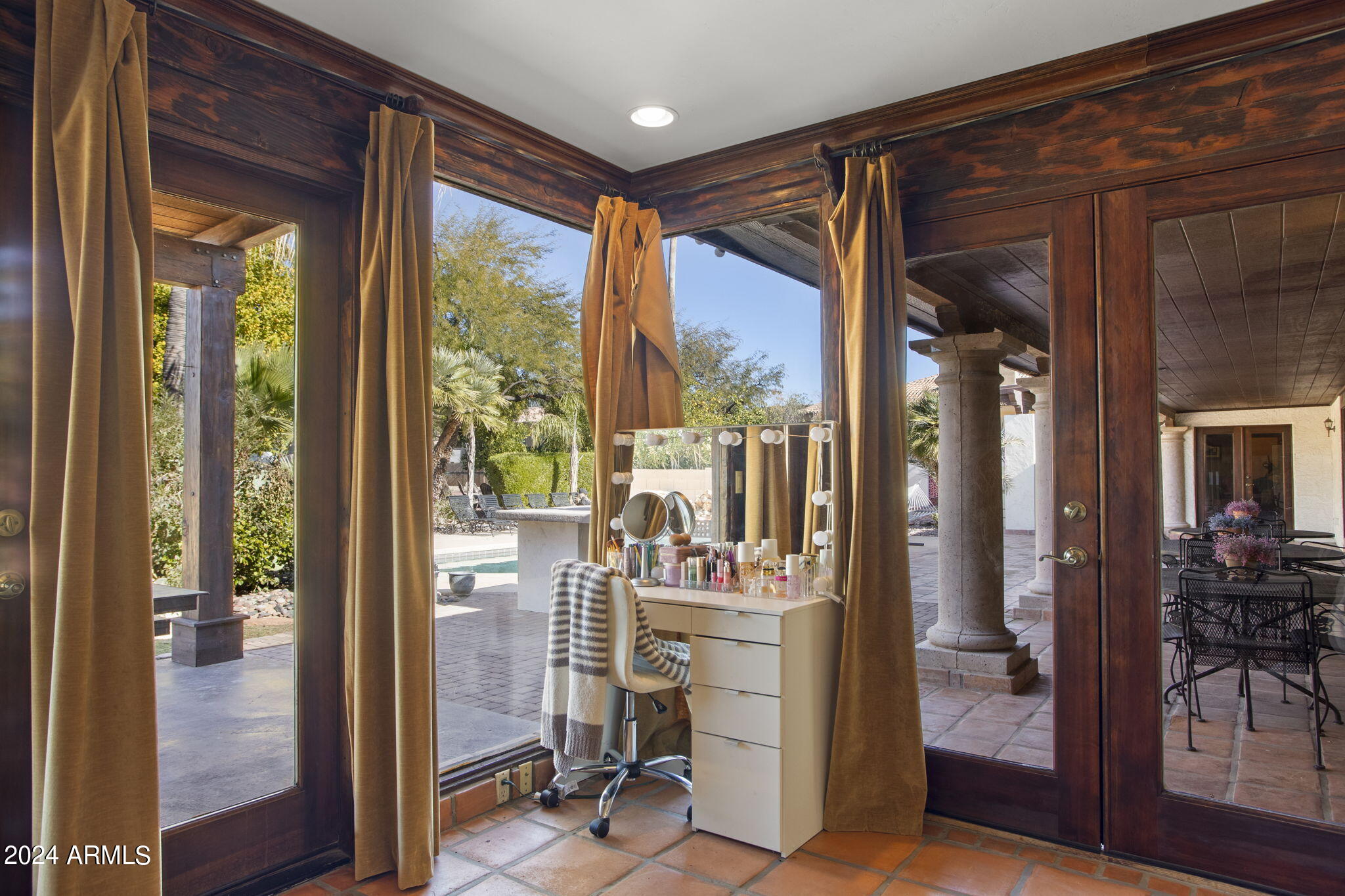 9810 E DESERT COVE Avenue