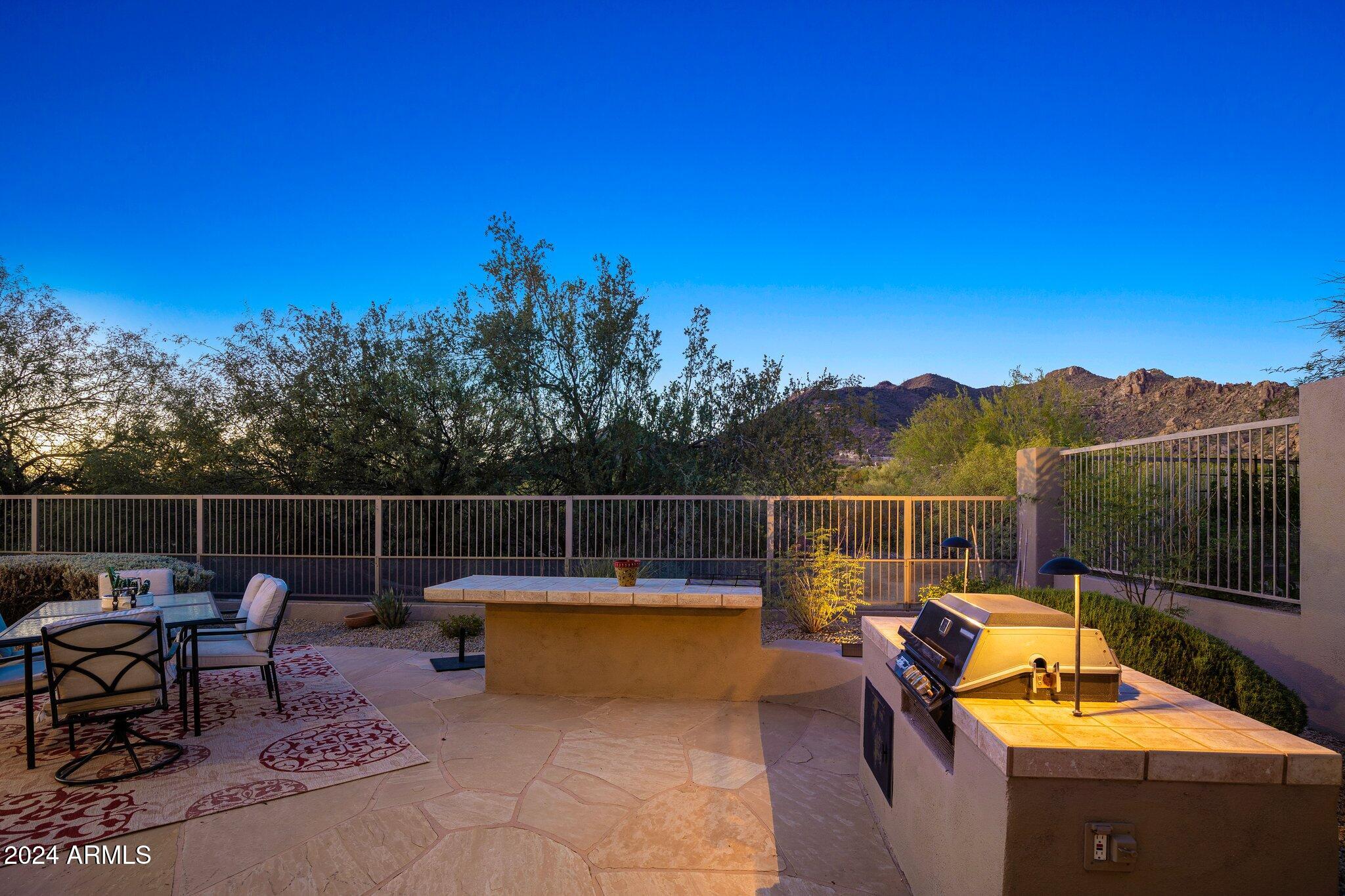 6658 E WHISPERING MESQUITE Trail