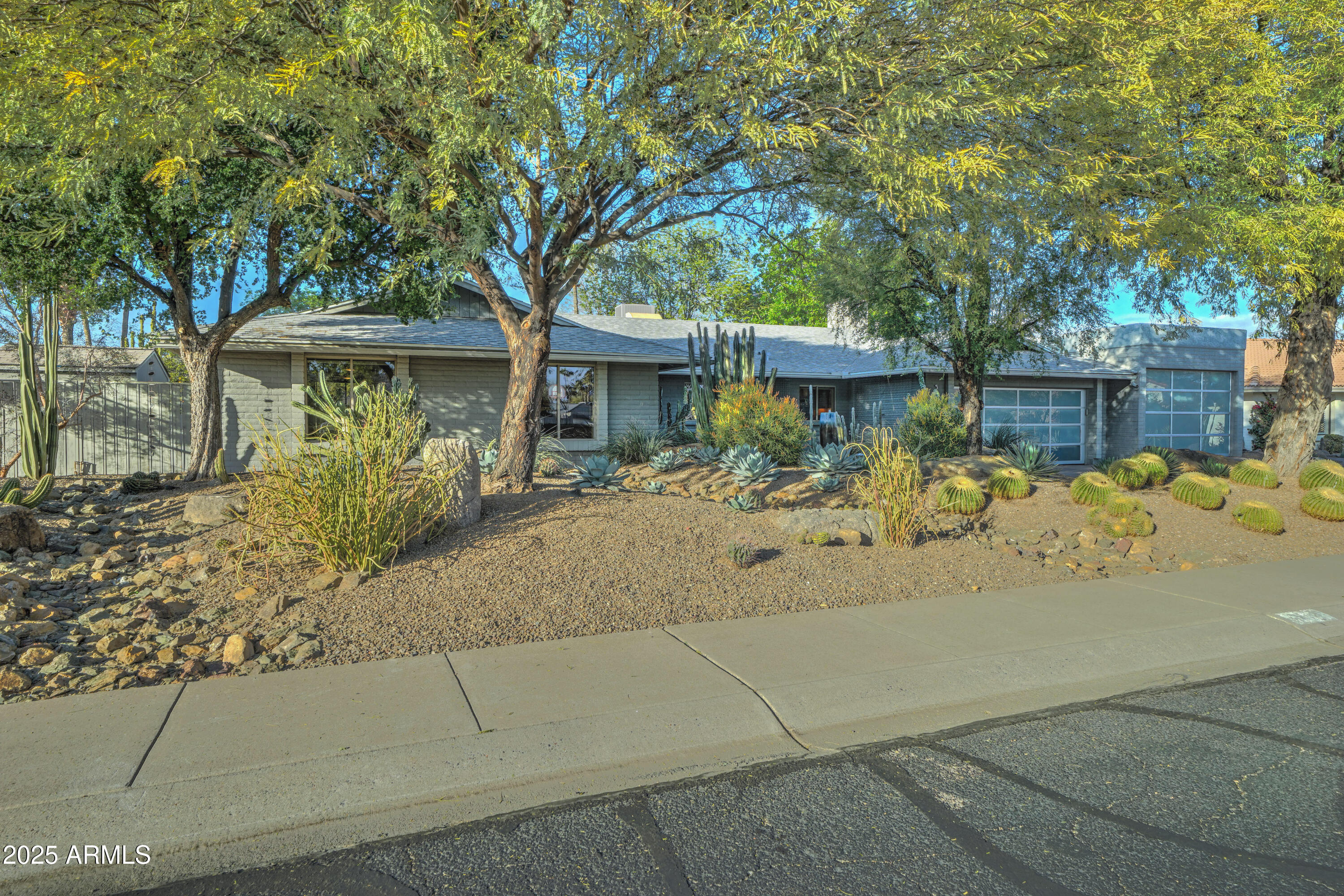 5432 E PARADISE Drive