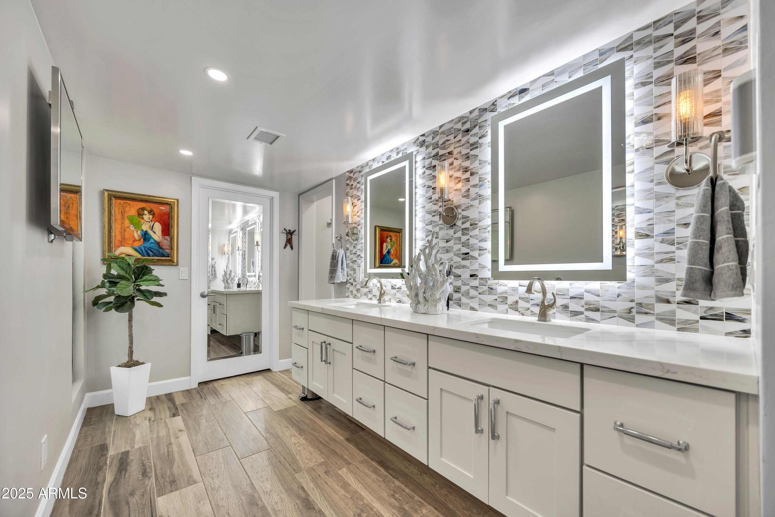 3109 E SIERRA MADRE Way