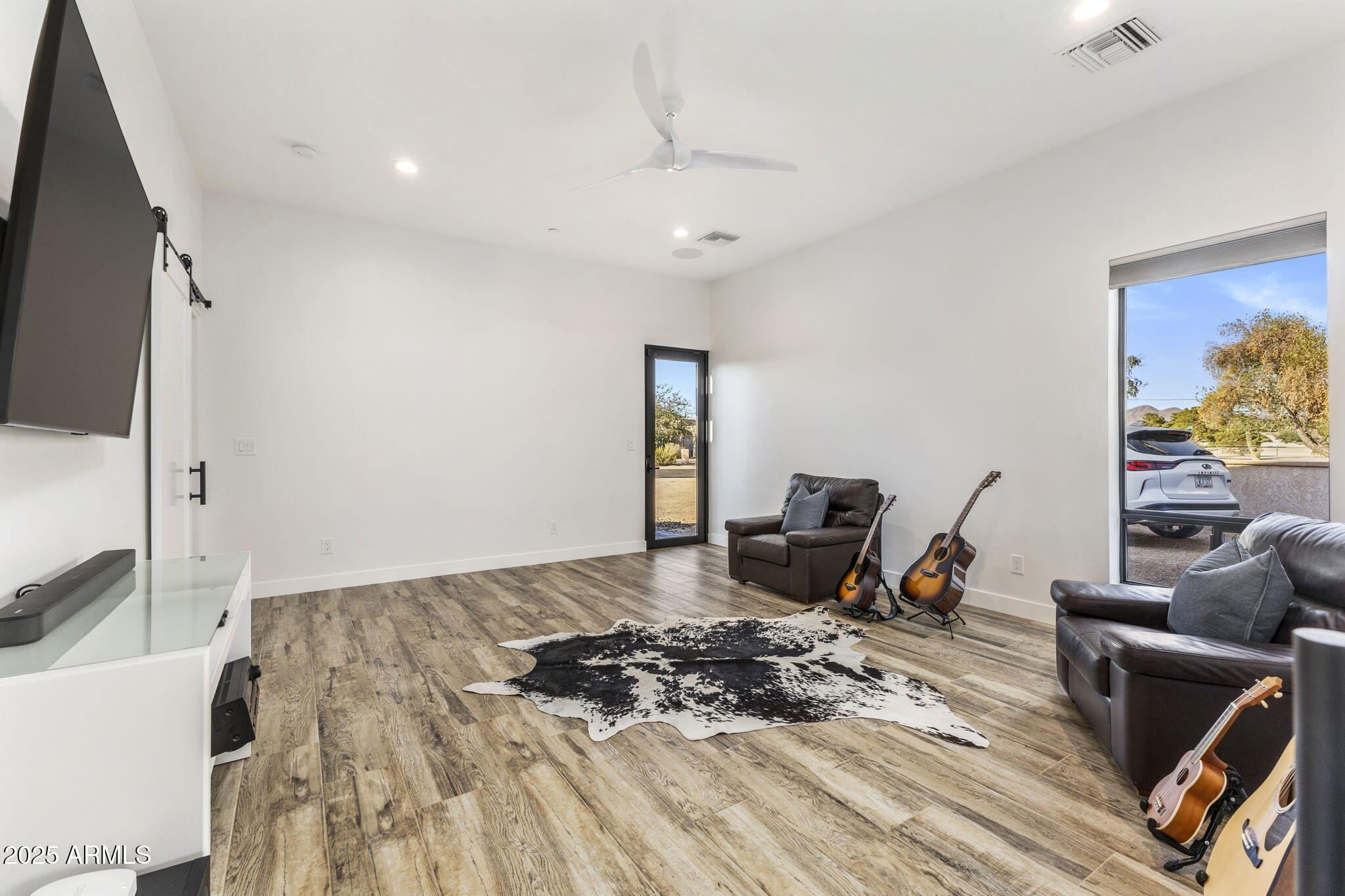 6801 E MESCAL Street