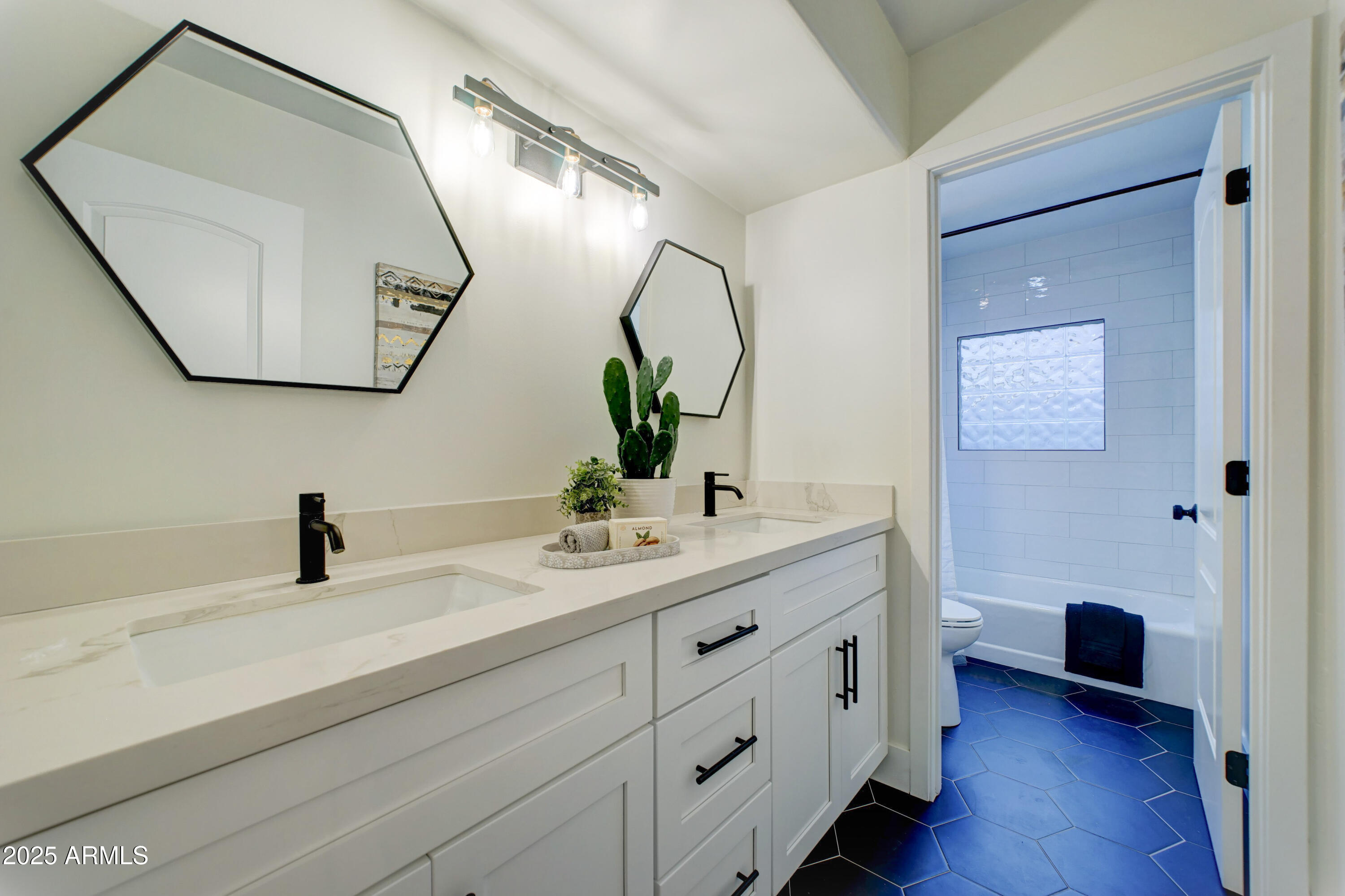 7823 E VIA DEL FUTURO