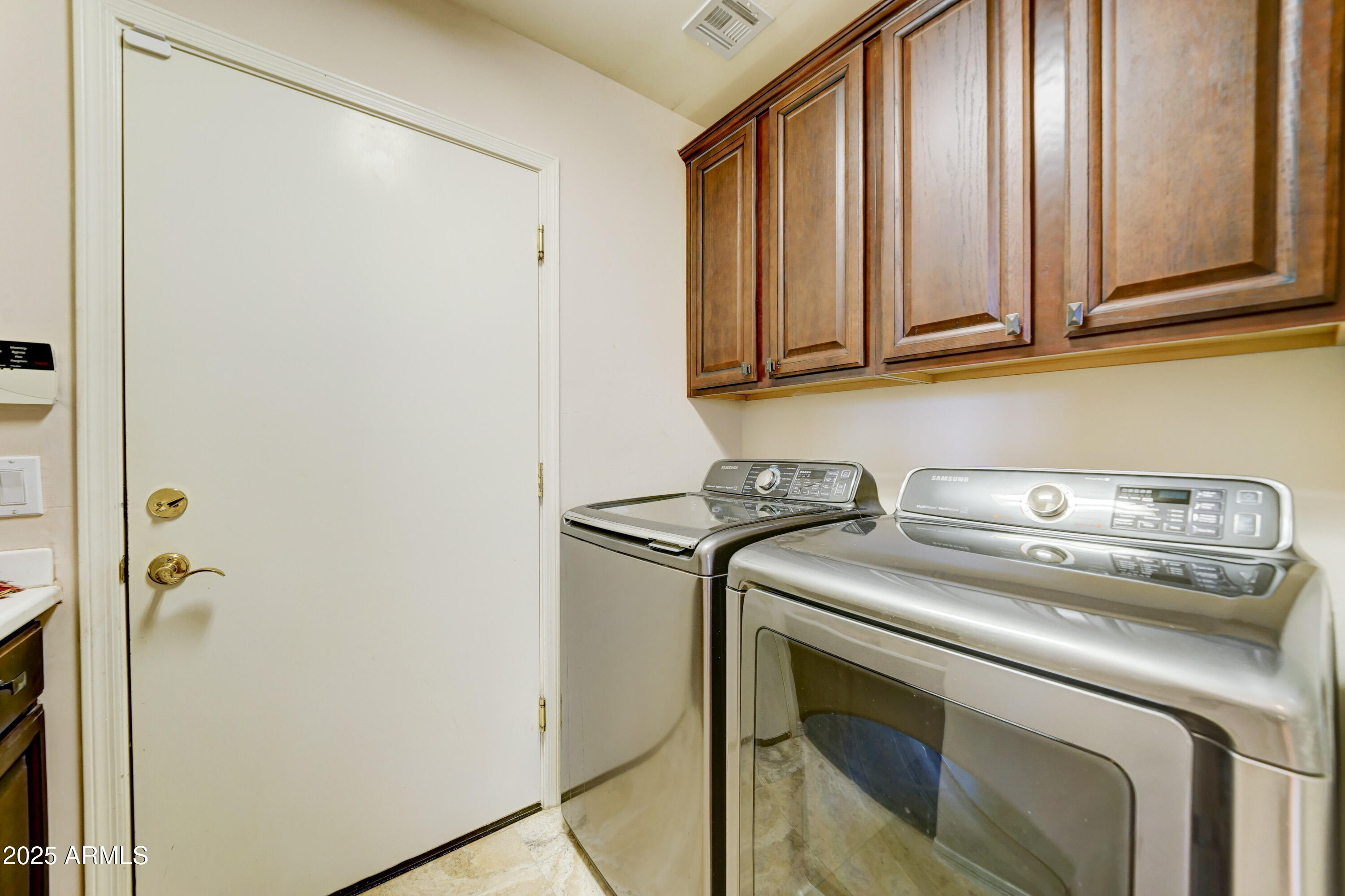 9406 E HIDDEN GREEN Drive