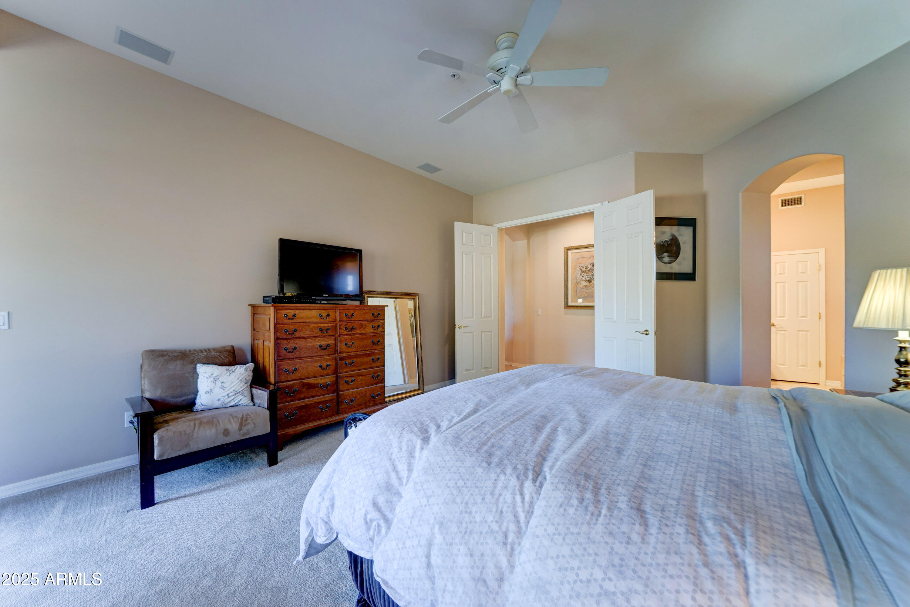 9406 E HIDDEN GREEN Drive