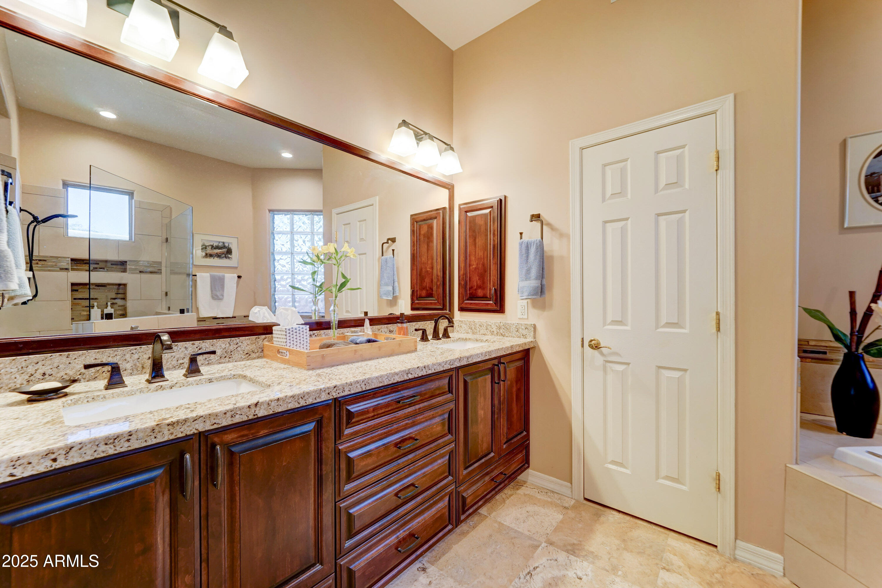 9406 E HIDDEN GREEN Drive