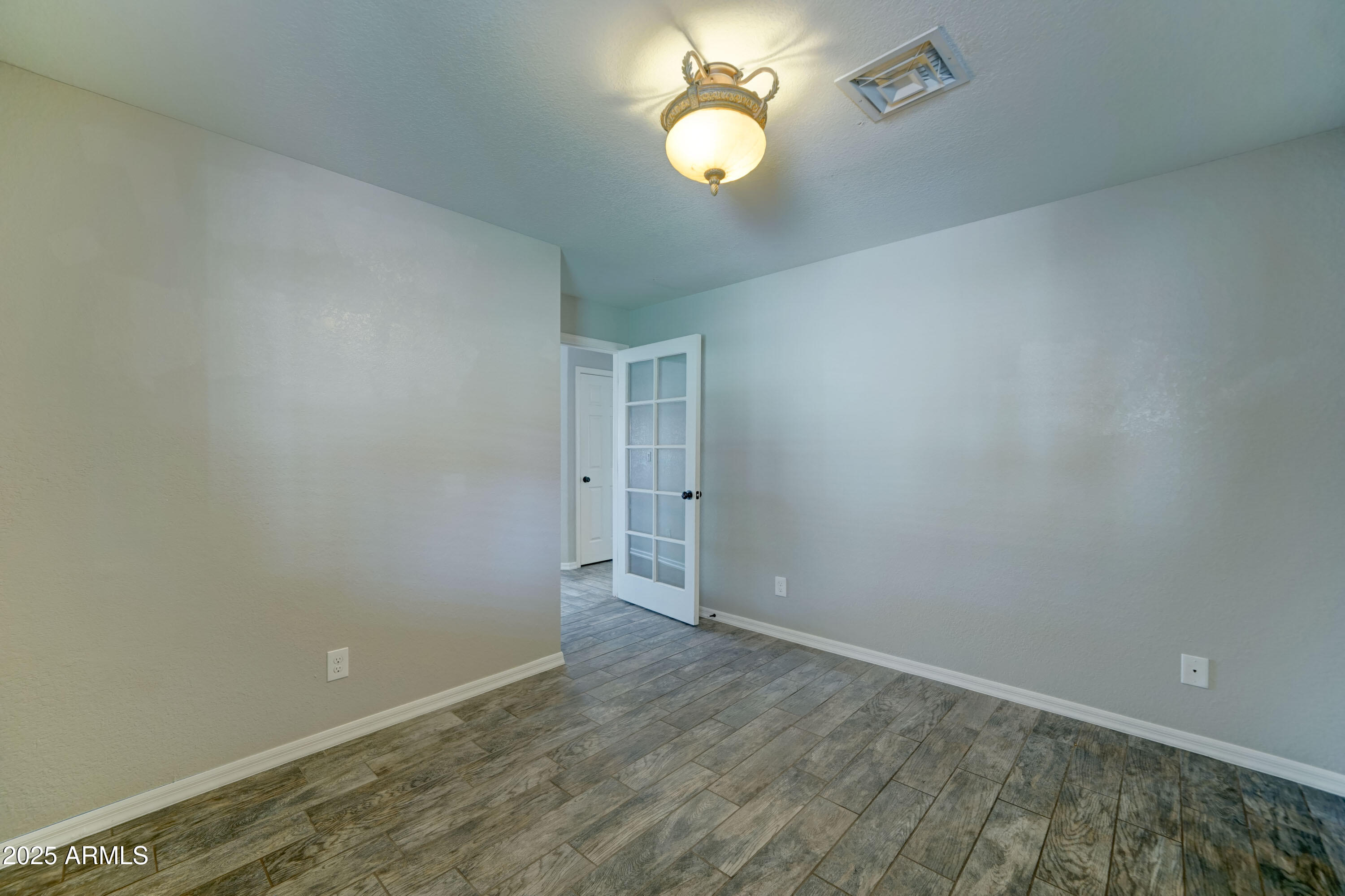 1119 E SOUTHSHORE Drive