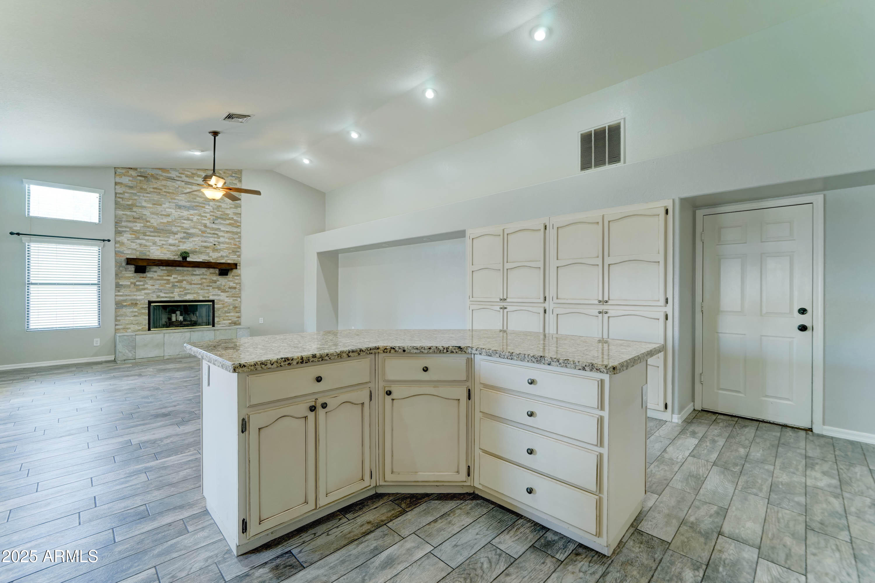 1119 E SOUTHSHORE Drive