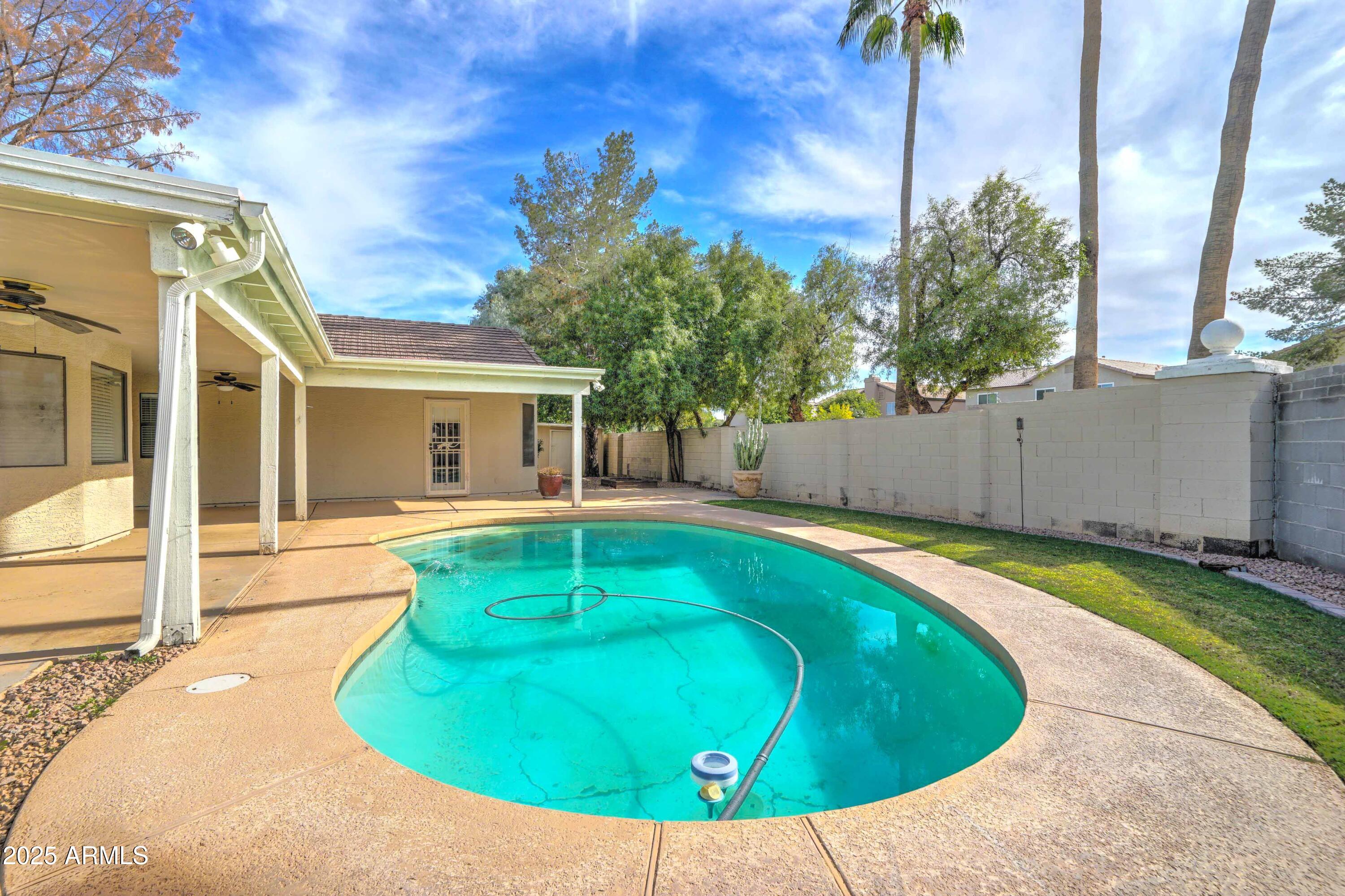 1119 E SOUTHSHORE Drive