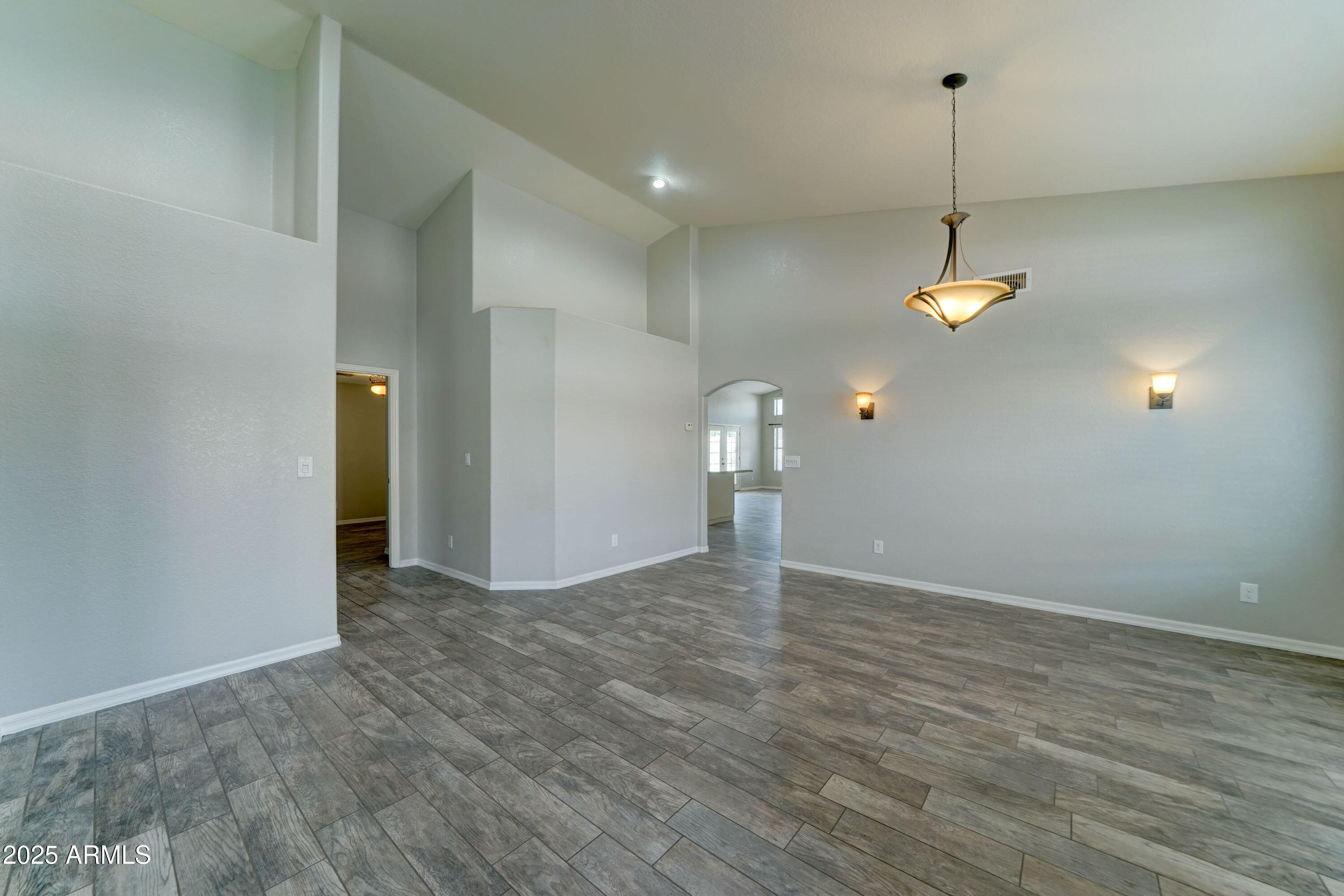 1119 E SOUTHSHORE Drive