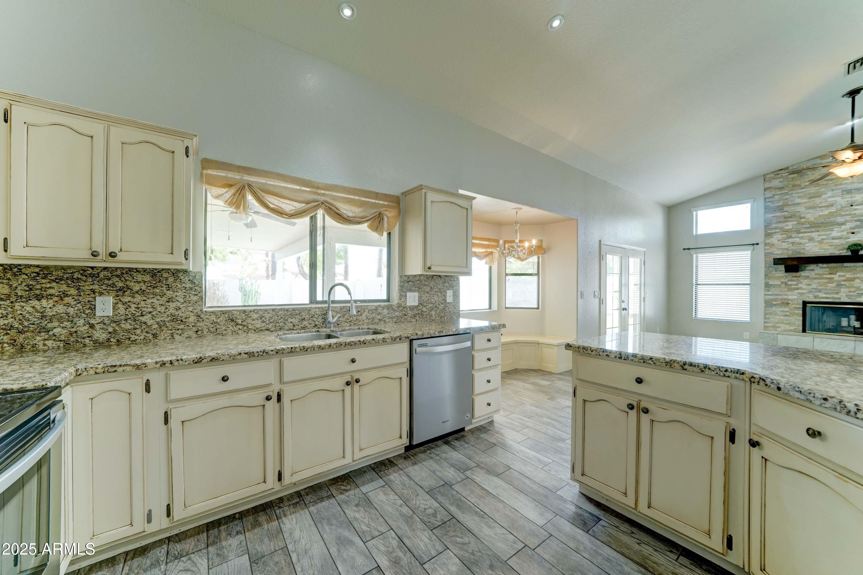 1119 E SOUTHSHORE Drive