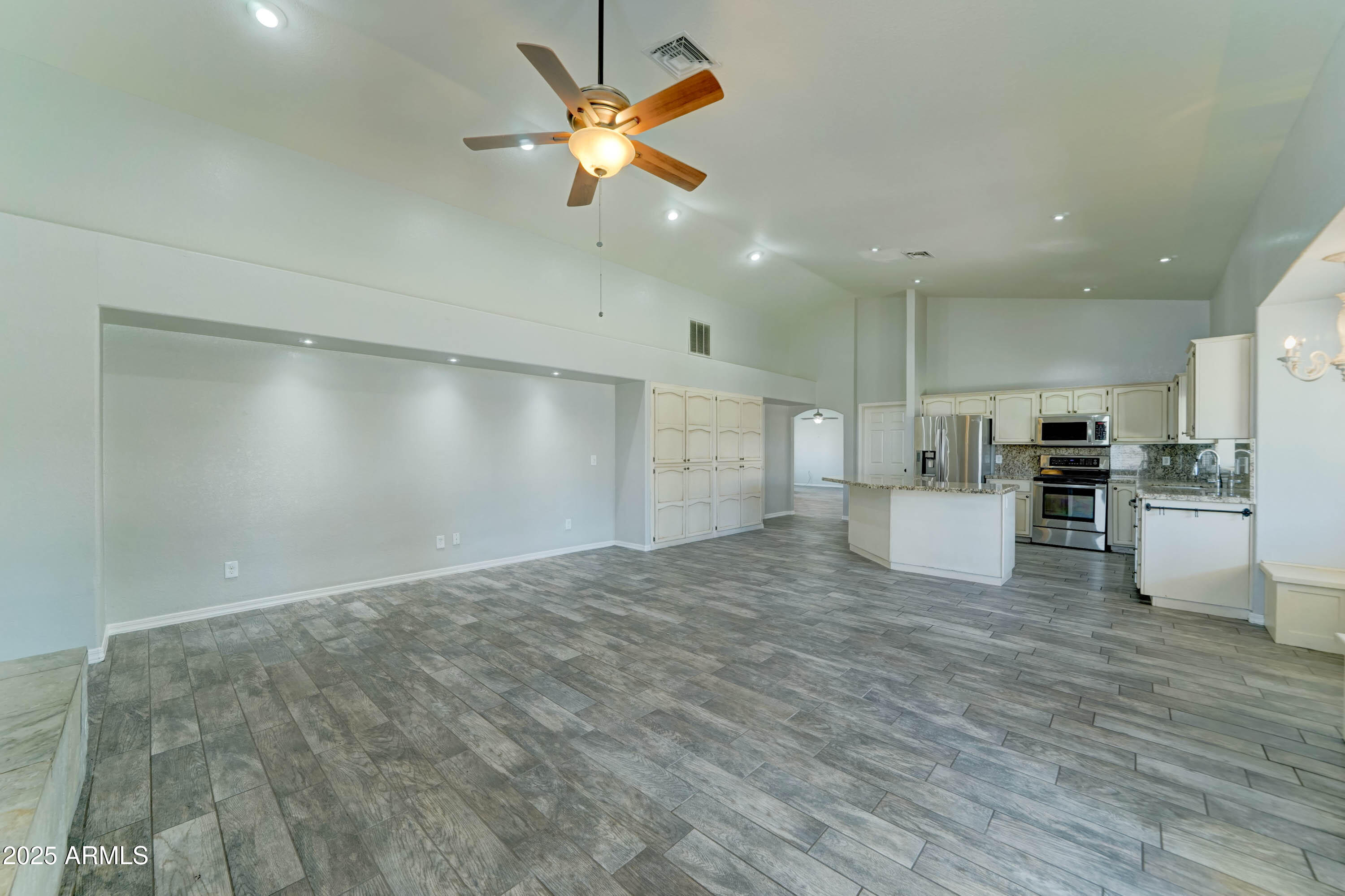 1119 E SOUTHSHORE Drive