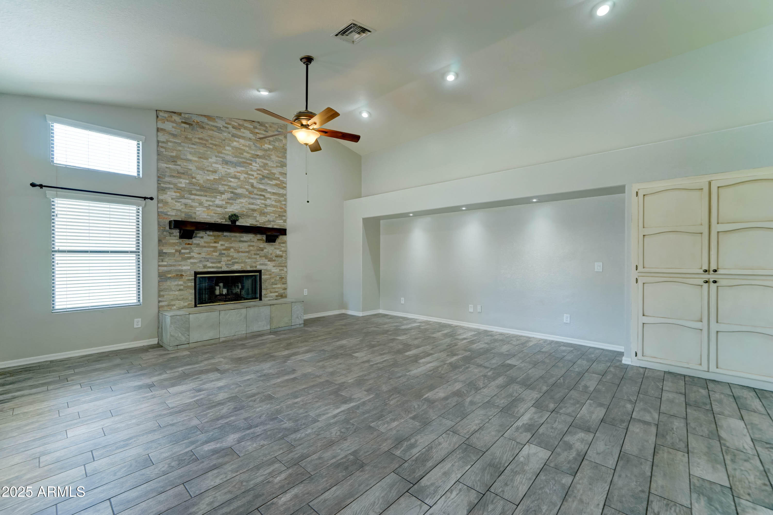 1119 E SOUTHSHORE Drive