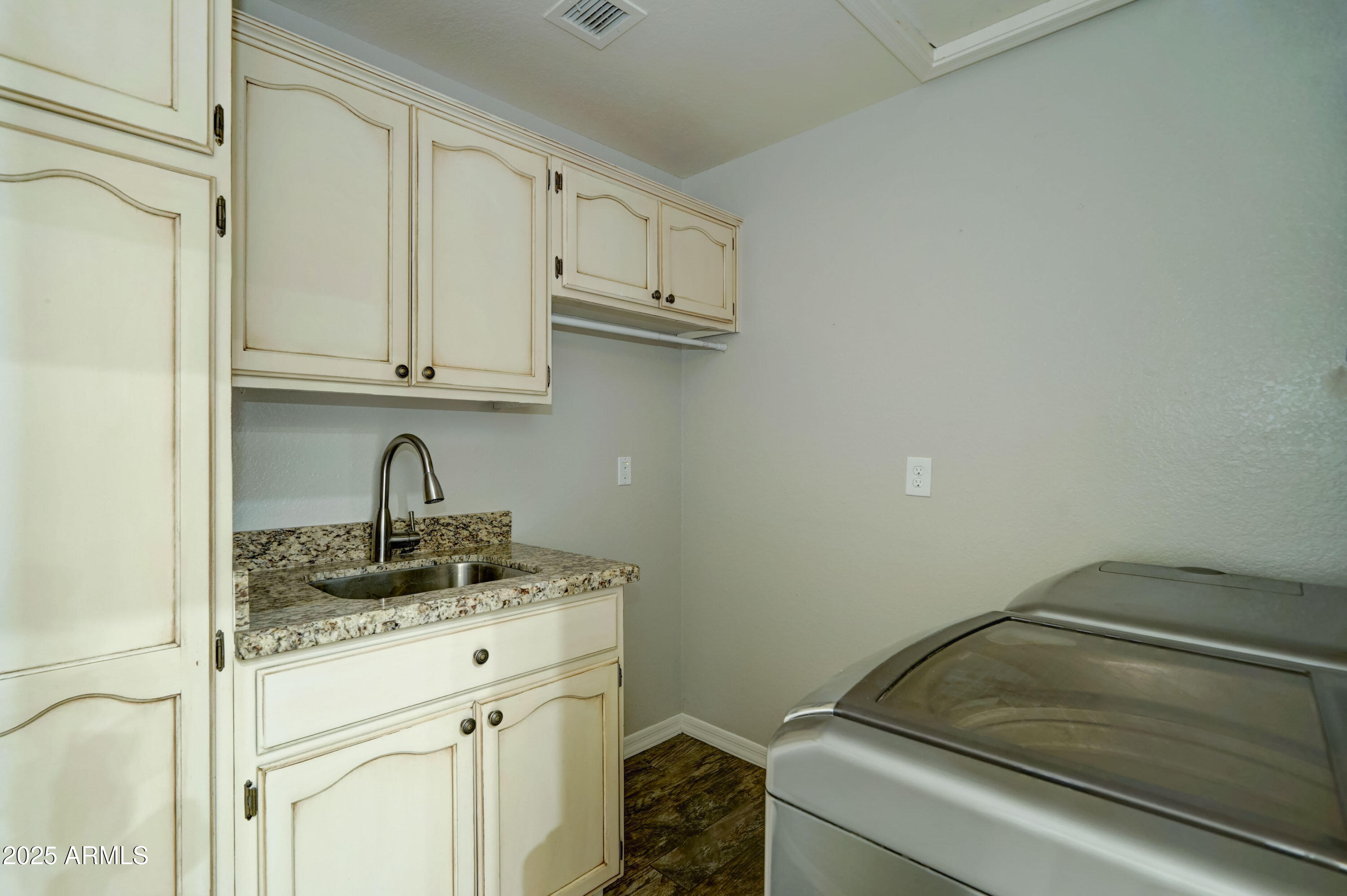 1119 E SOUTHSHORE Drive