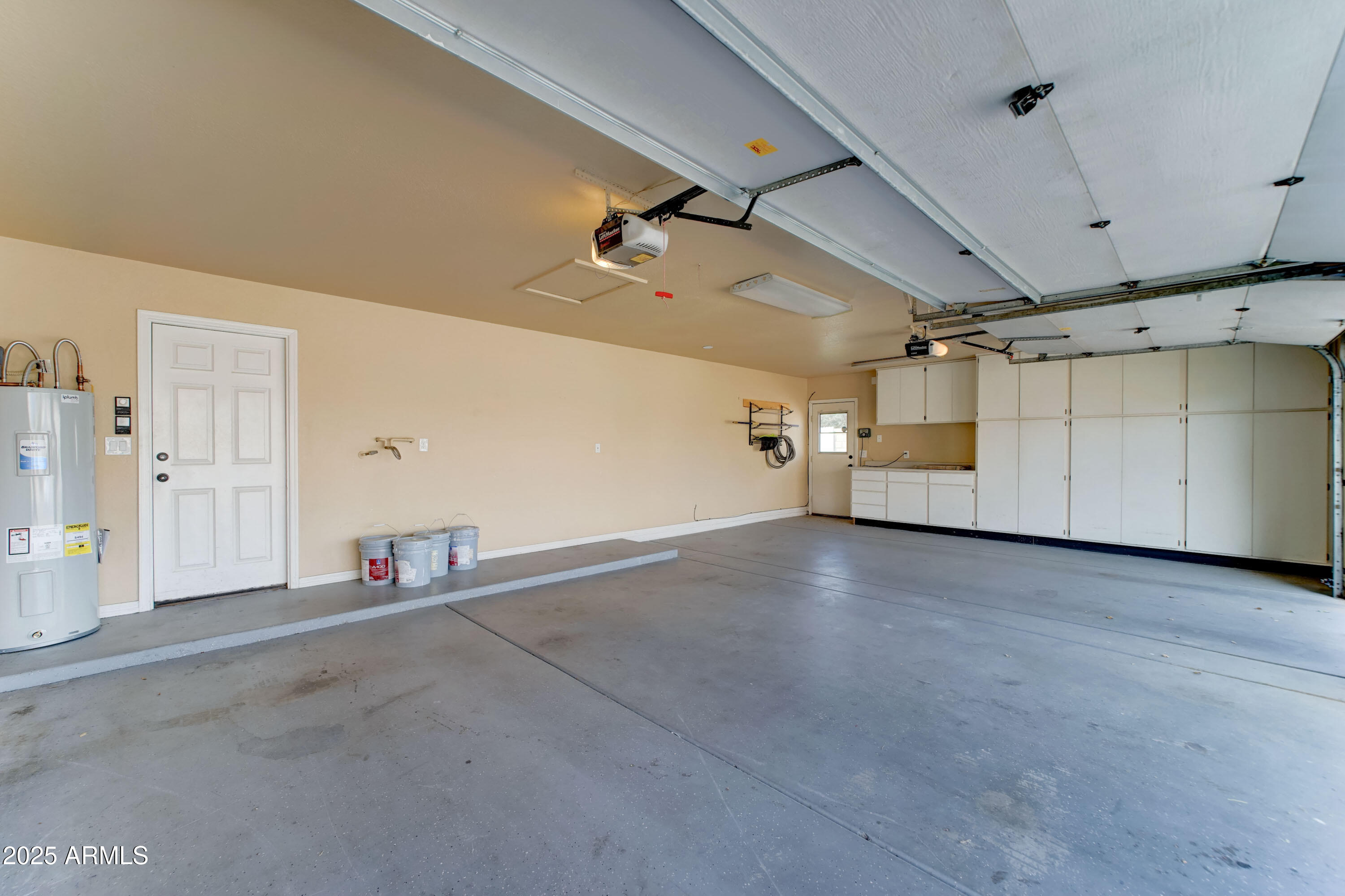 1119 E SOUTHSHORE Drive