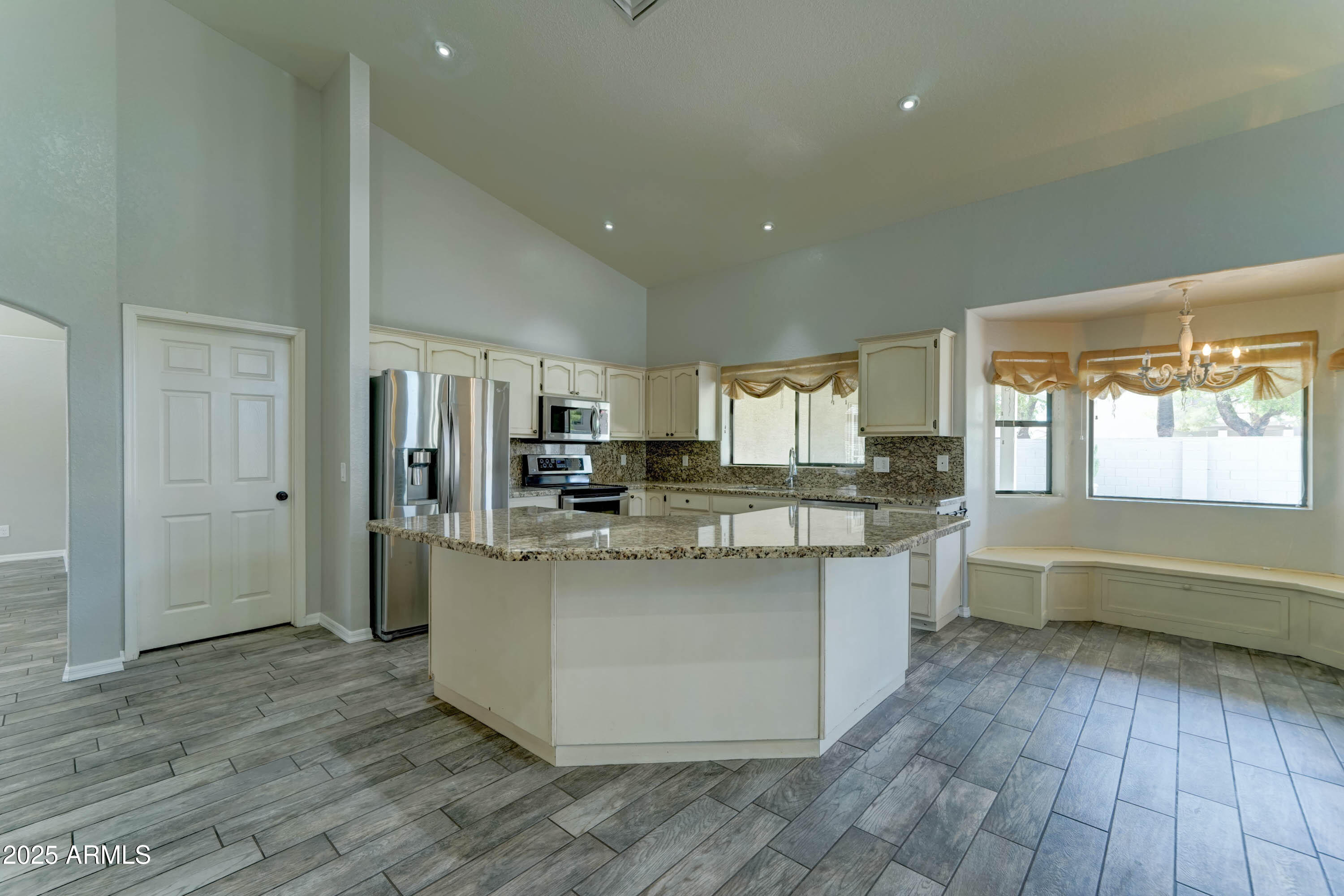 1119 E SOUTHSHORE Drive