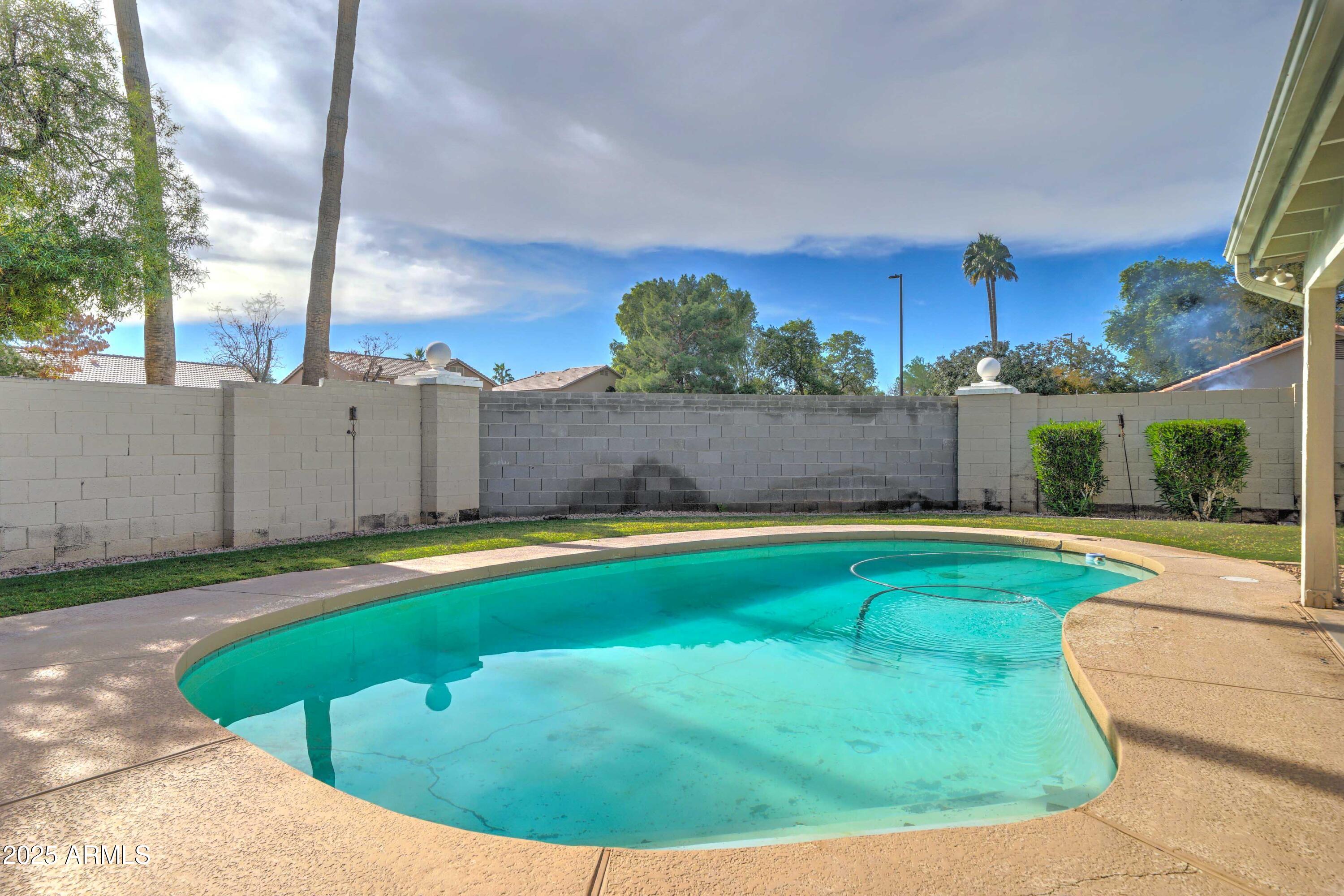 1119 E SOUTHSHORE Drive