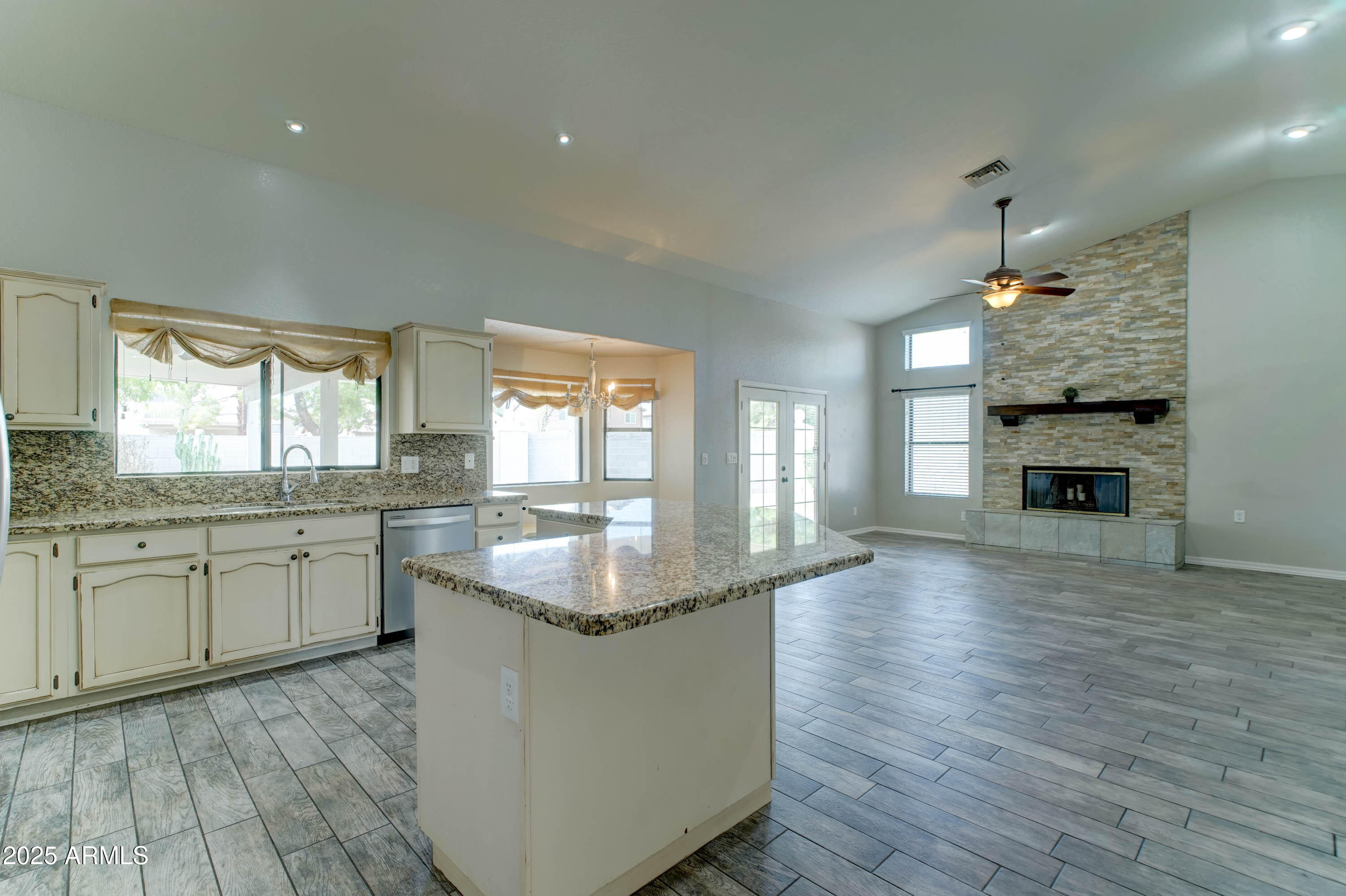 1119 E SOUTHSHORE Drive