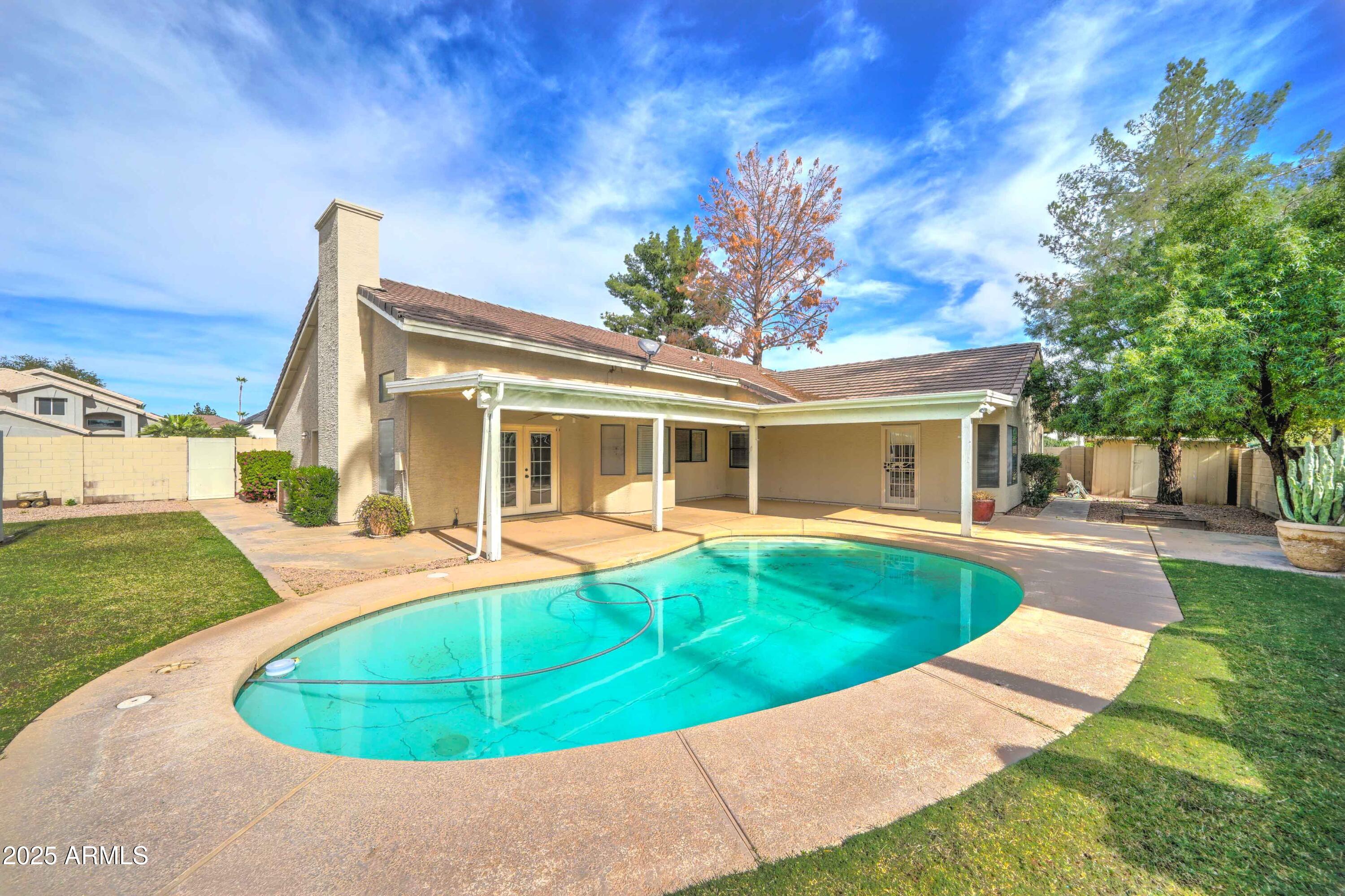 1119 E SOUTHSHORE Drive