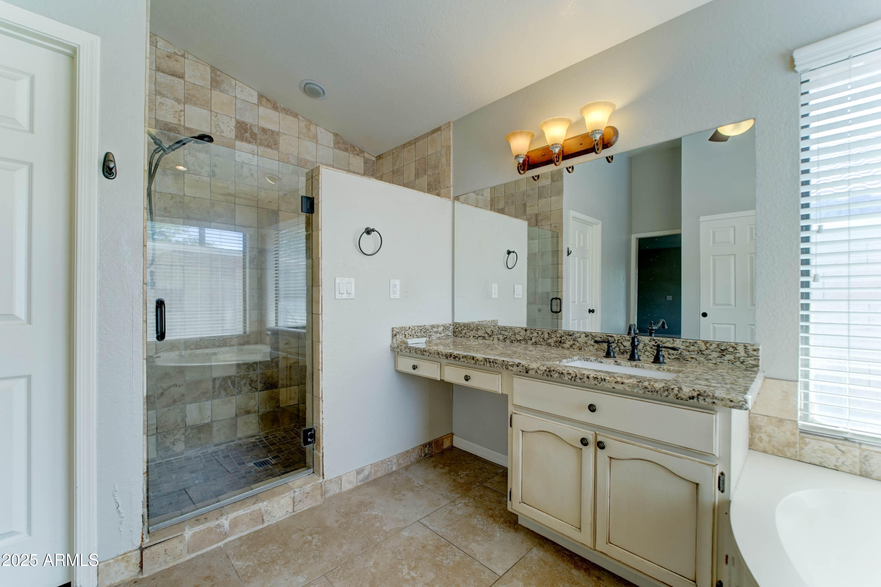 1119 E SOUTHSHORE Drive