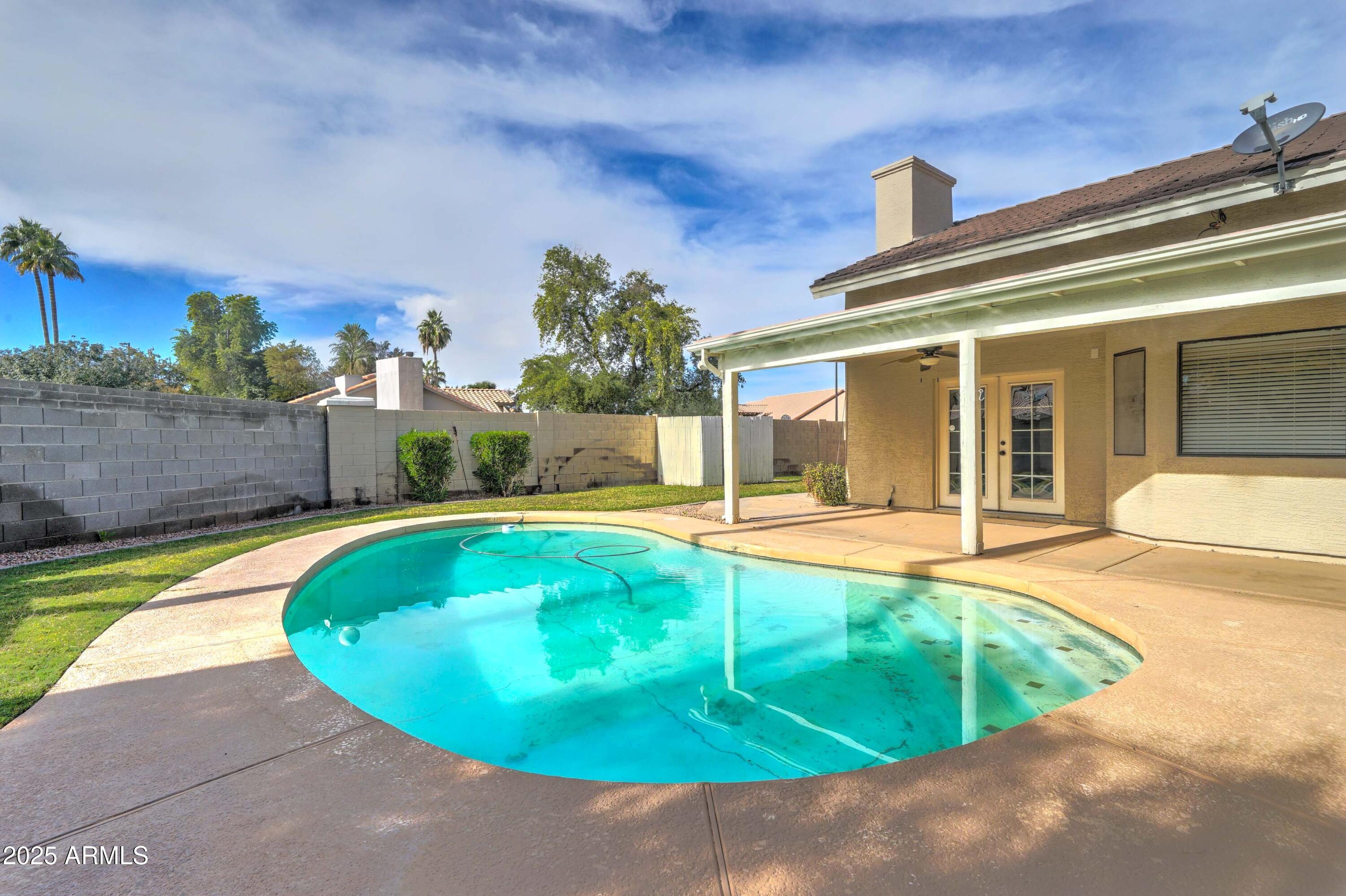 1119 E SOUTHSHORE Drive