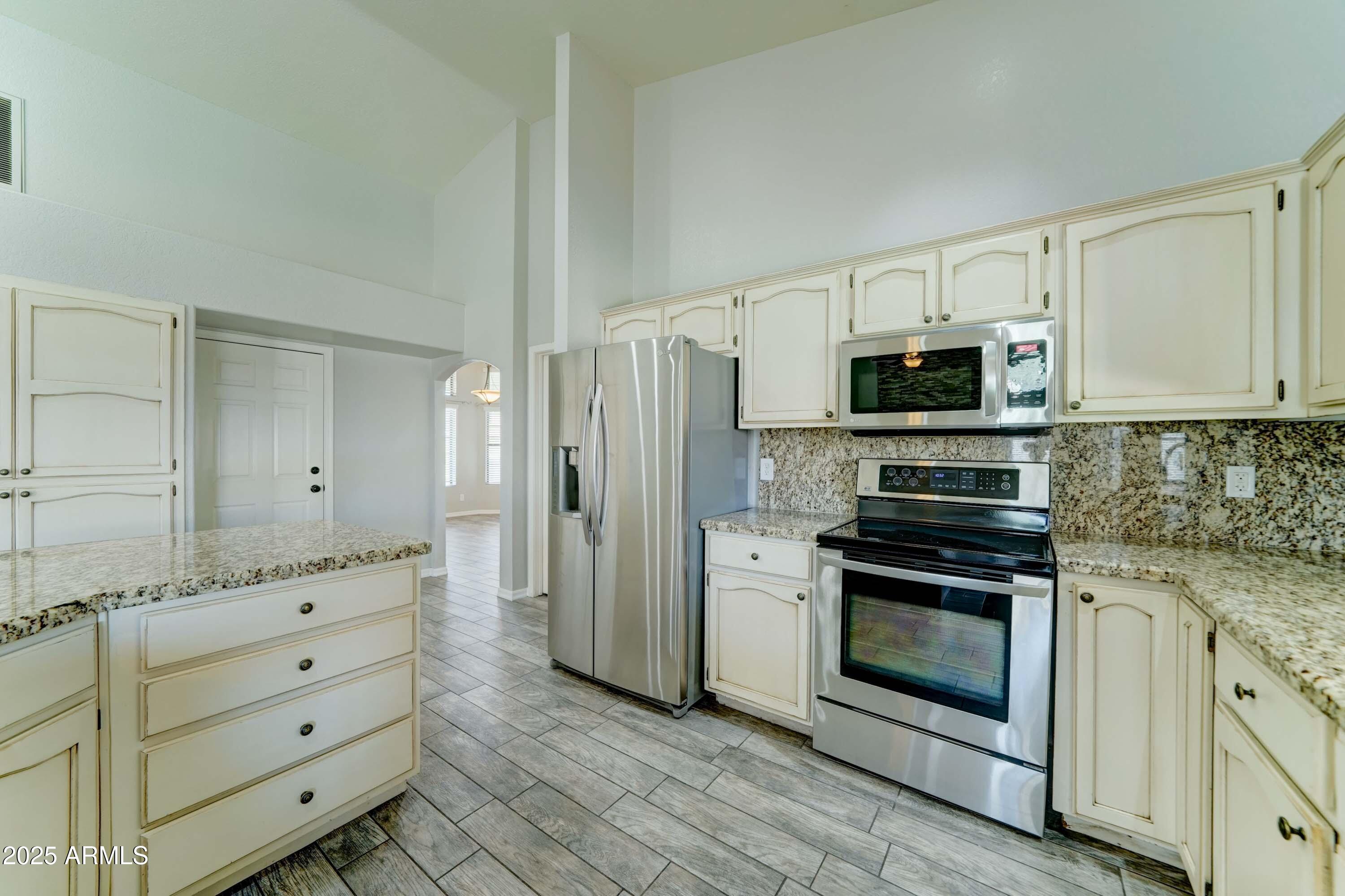 1119 E SOUTHSHORE Drive