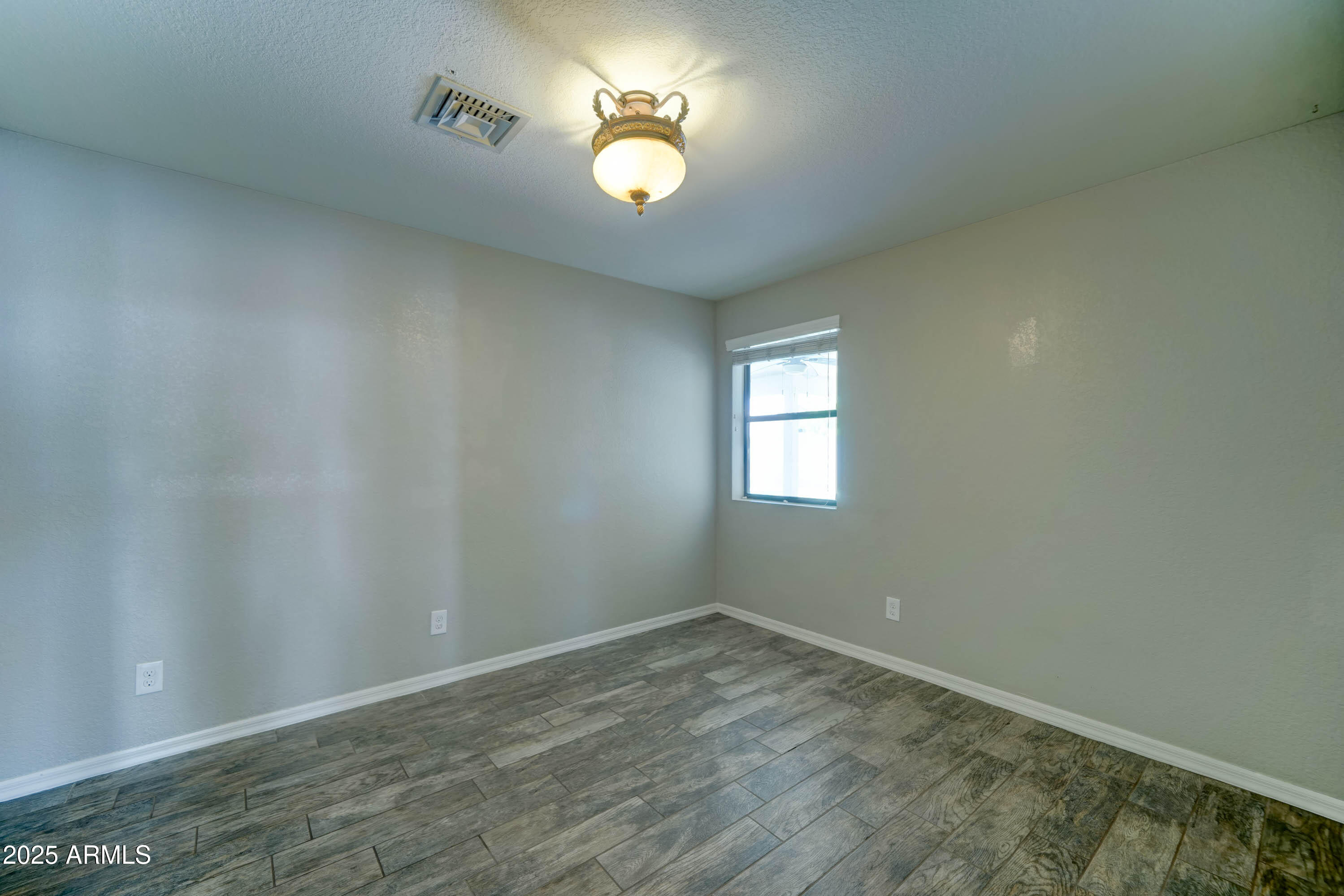 1119 E SOUTHSHORE Drive