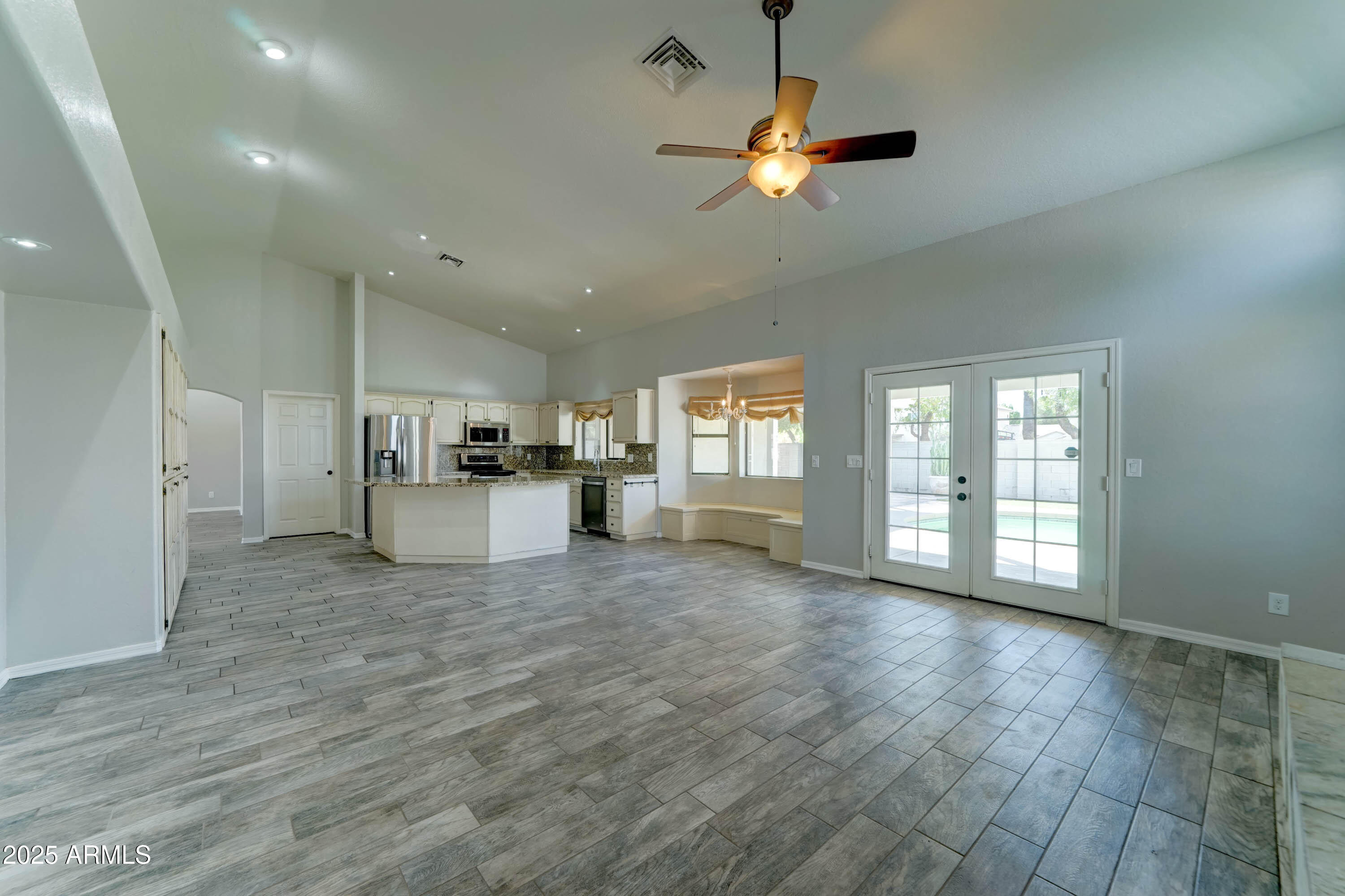 1119 E SOUTHSHORE Drive