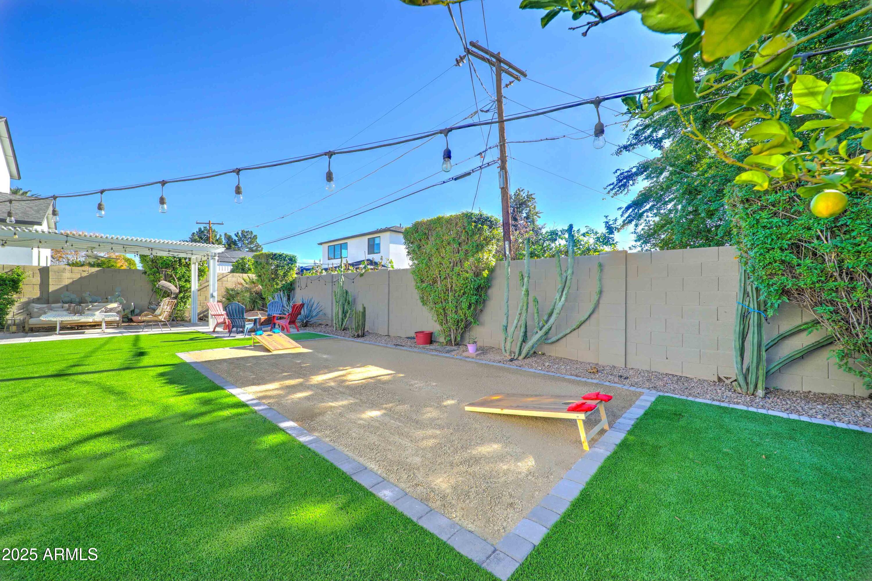 4001 E INDIANOLA Avenue