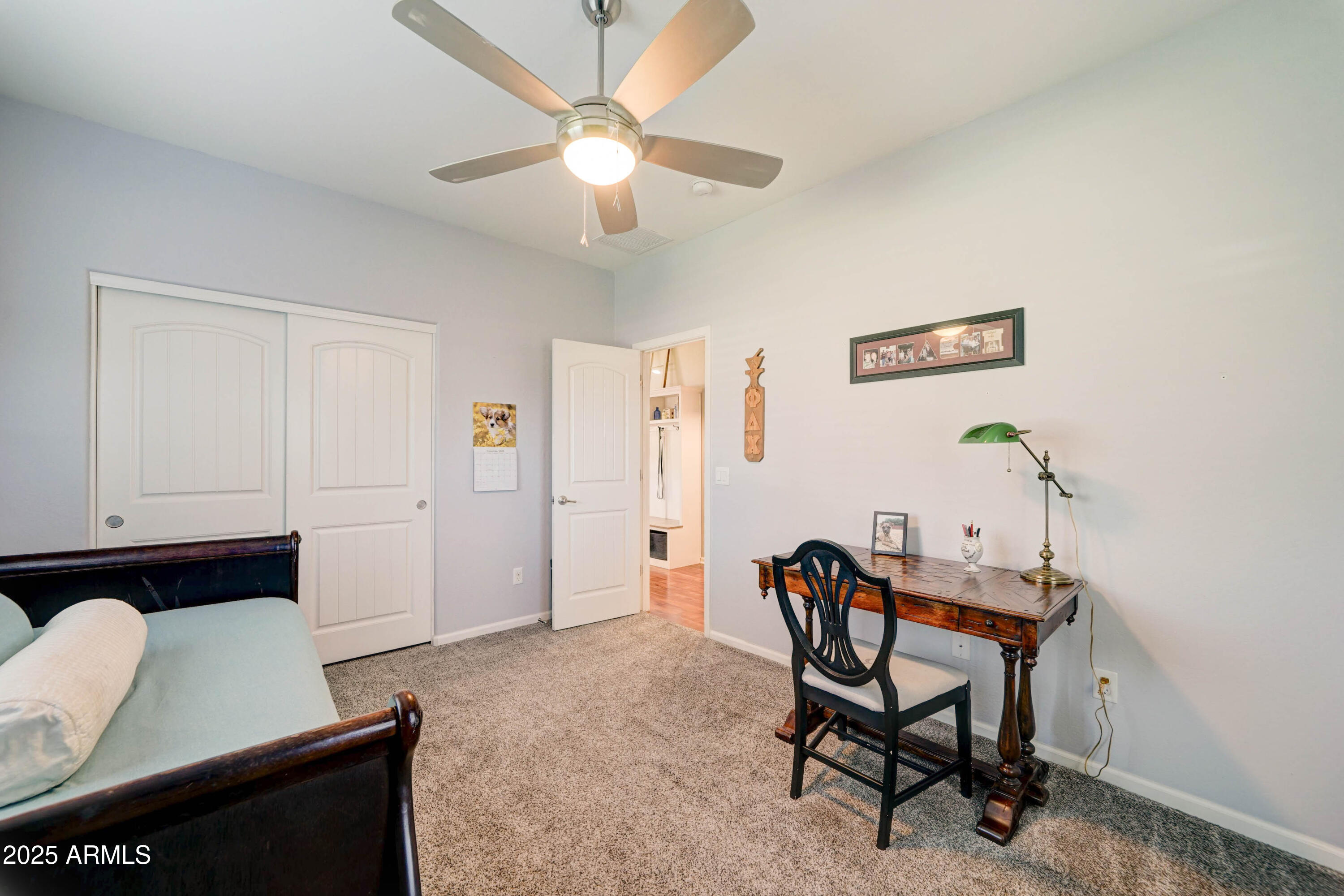 4001 E INDIANOLA Avenue