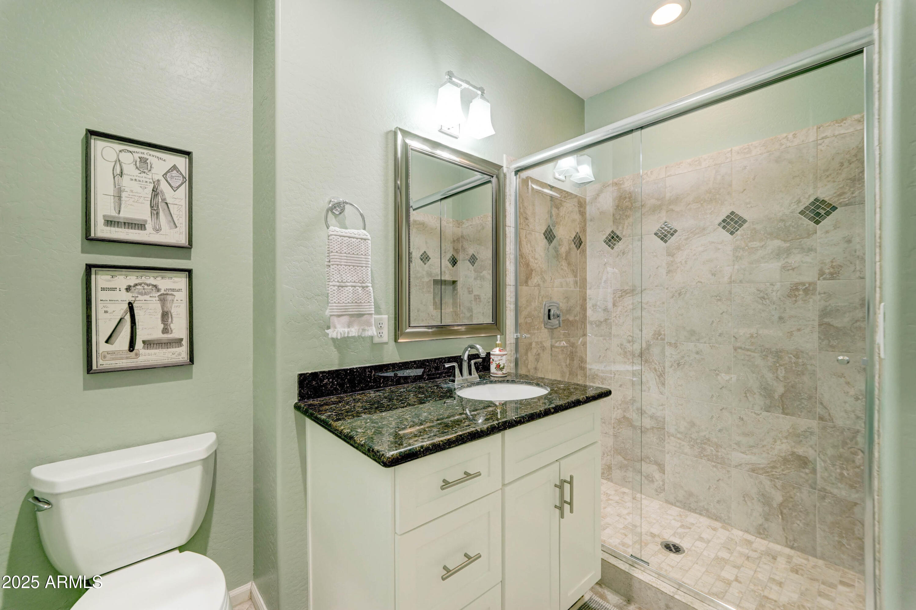 4001 E INDIANOLA Avenue