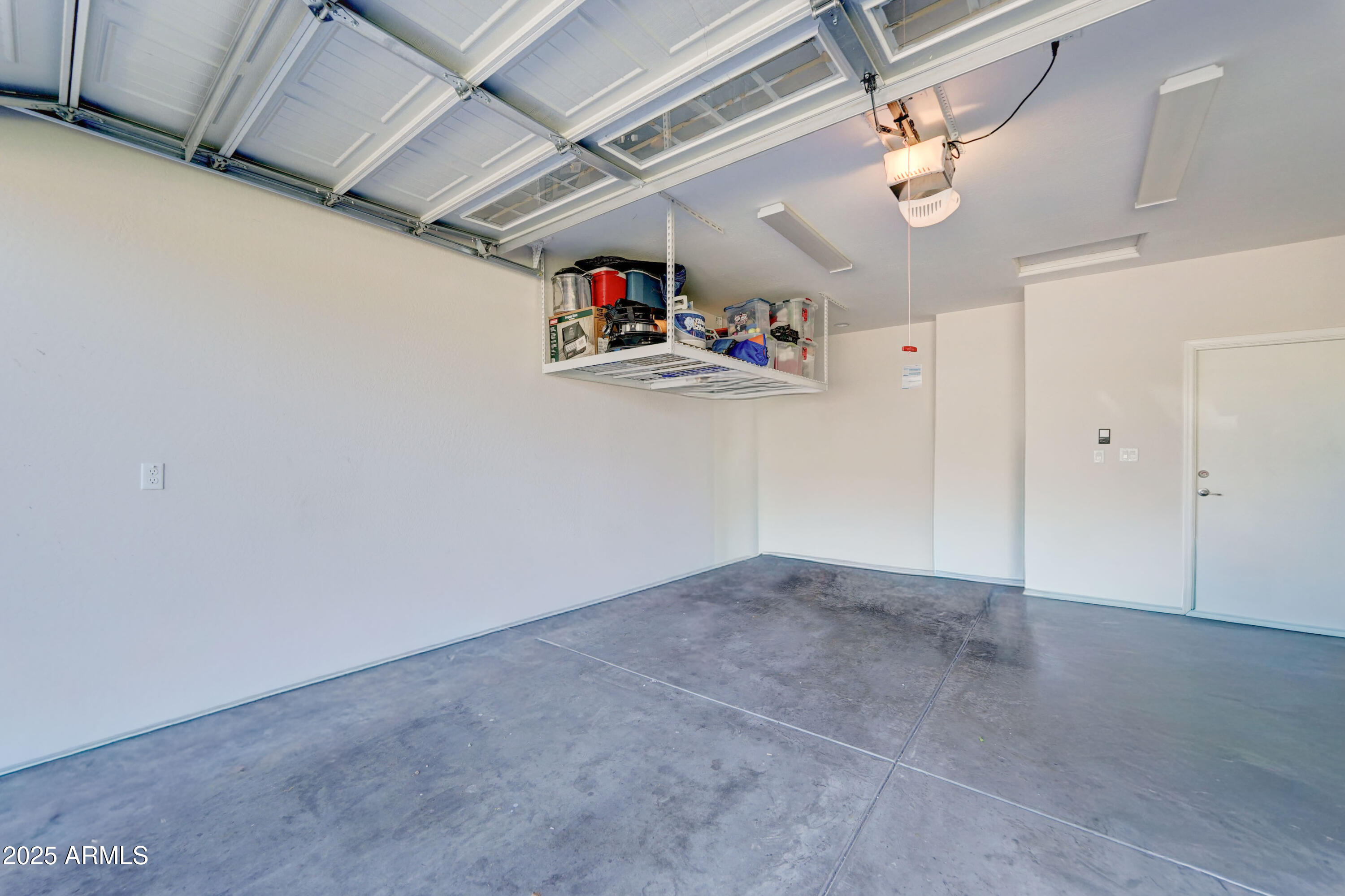 4001 E INDIANOLA Avenue