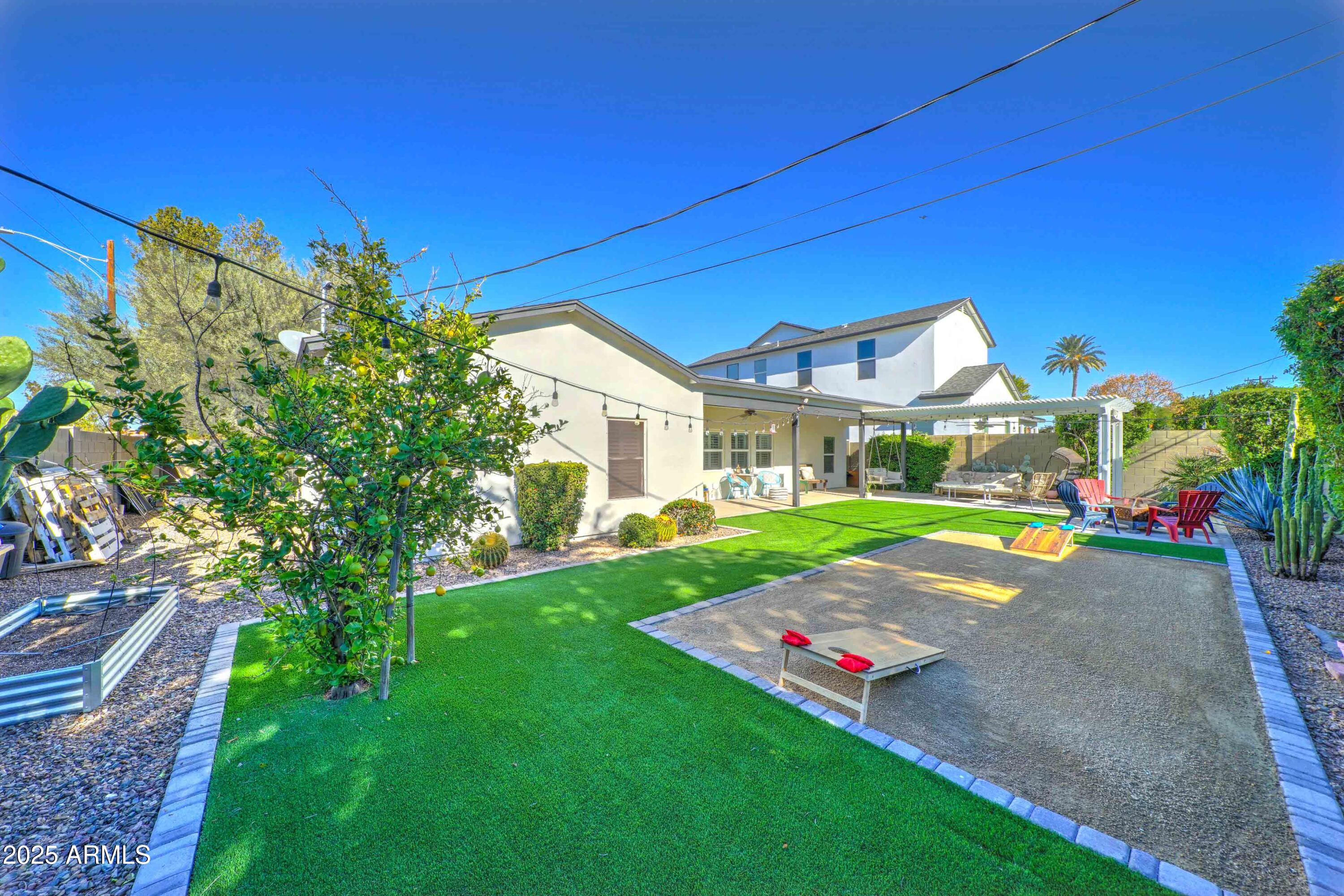 4001 E INDIANOLA Avenue