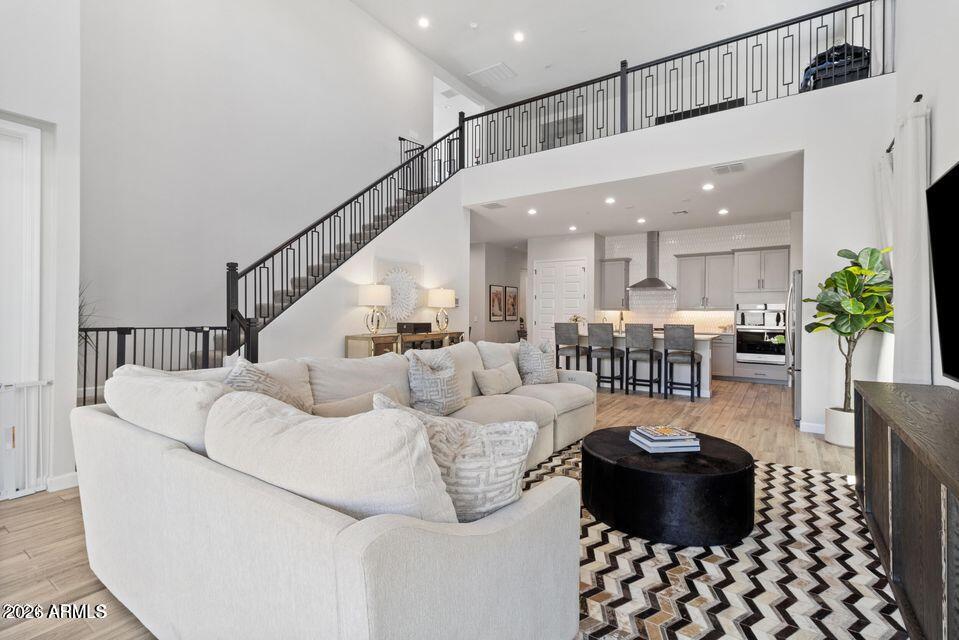 5122 E VILLAGE Drive